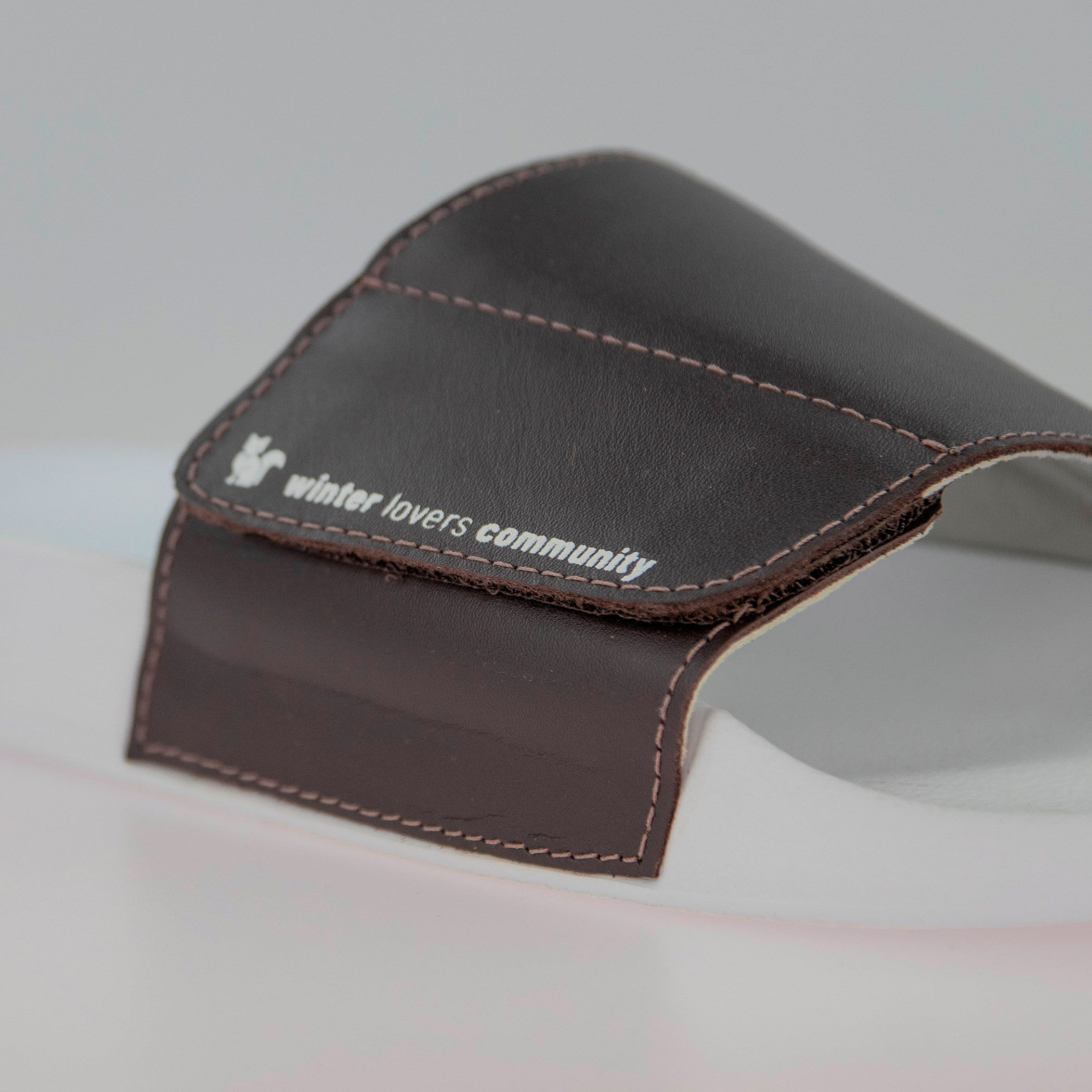 Chinelo Masculino Slide Adapt Leather Café Ref.: 22600D