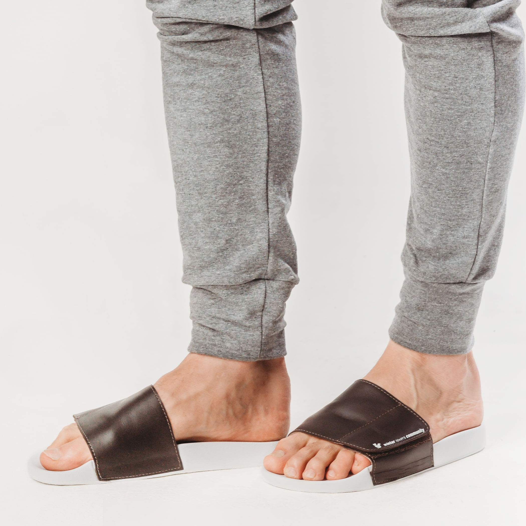 Chinelo Masculino Slide Adapt Leather Café Ref.: 22600D