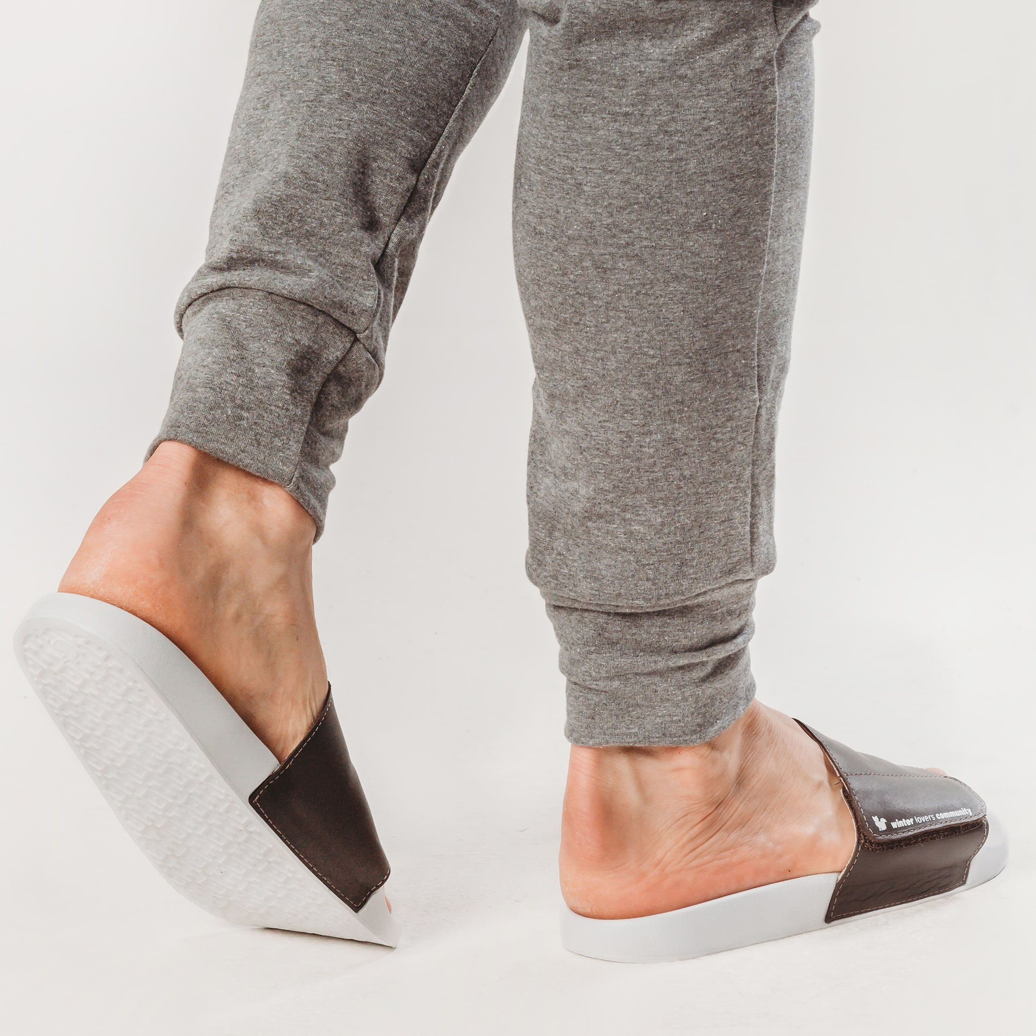 Chinelo Masculino Slide Adapt Leather Café Ref.: 22600D