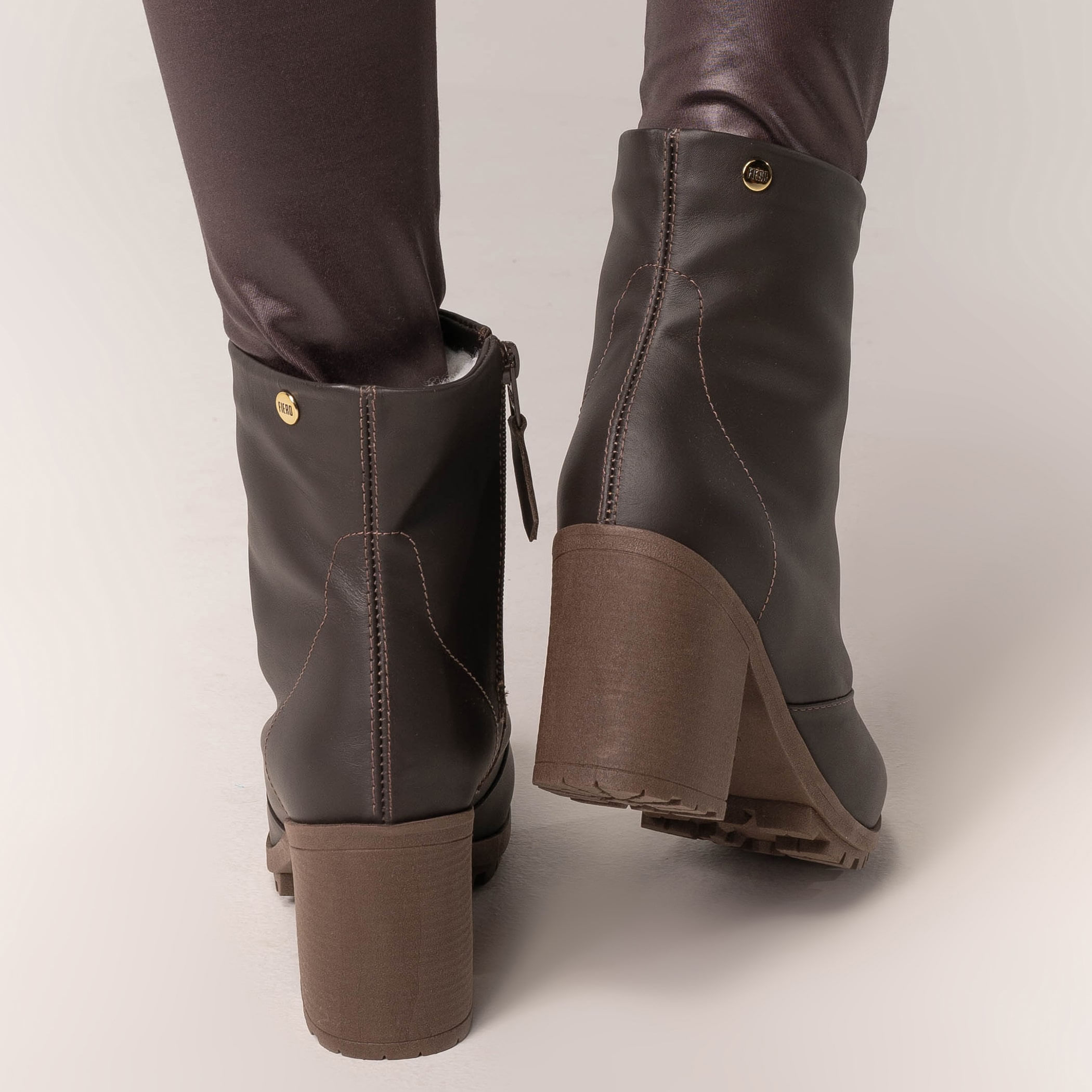 Bota Feminina Routine Clean Boot Forrada em Lã Sintética Ref.:23007