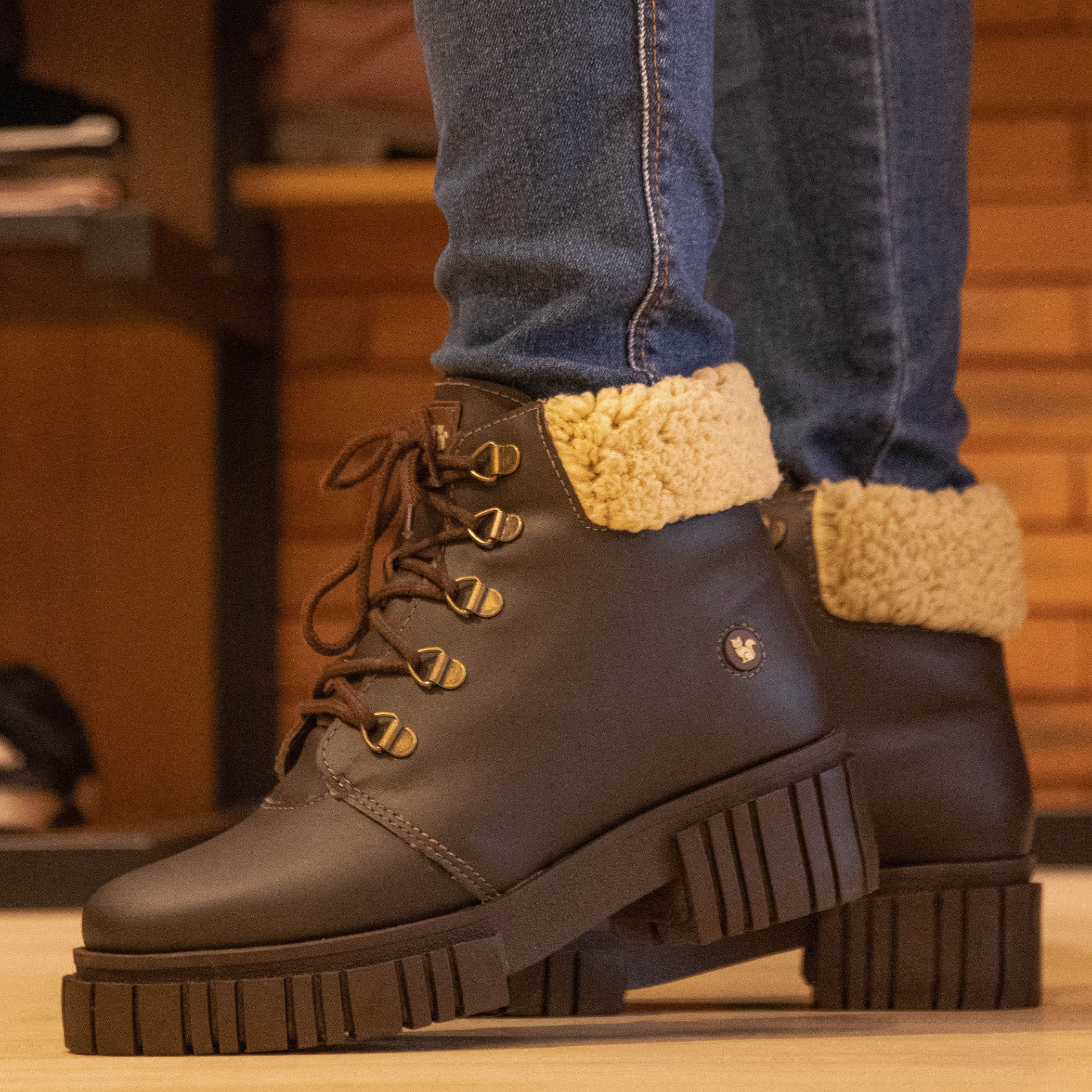 Bota feminina coturno Tractor Lux Lace forrada em lã sintética Ref.:22804