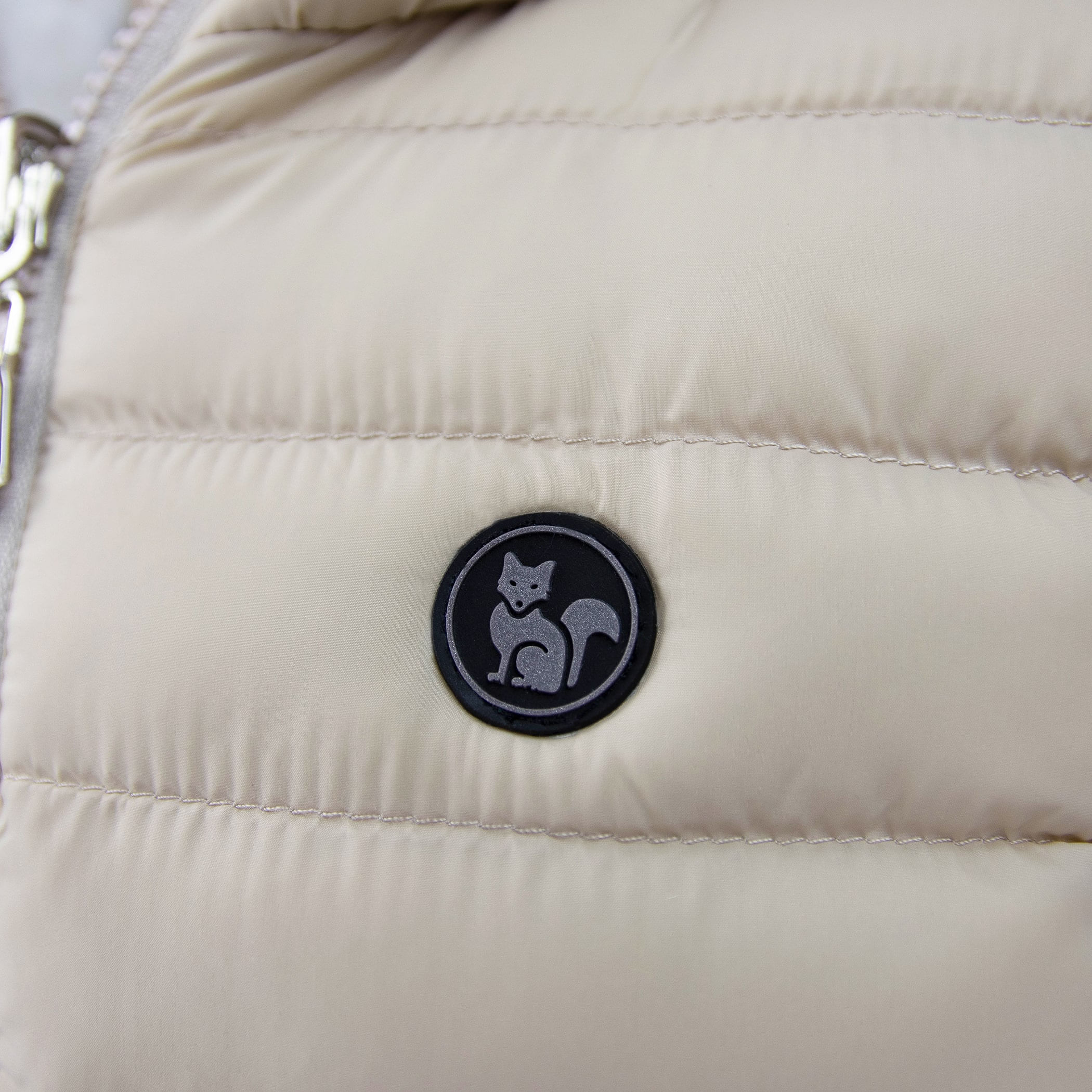 Colete infantil puffer Nagano reversível forrado com capuz