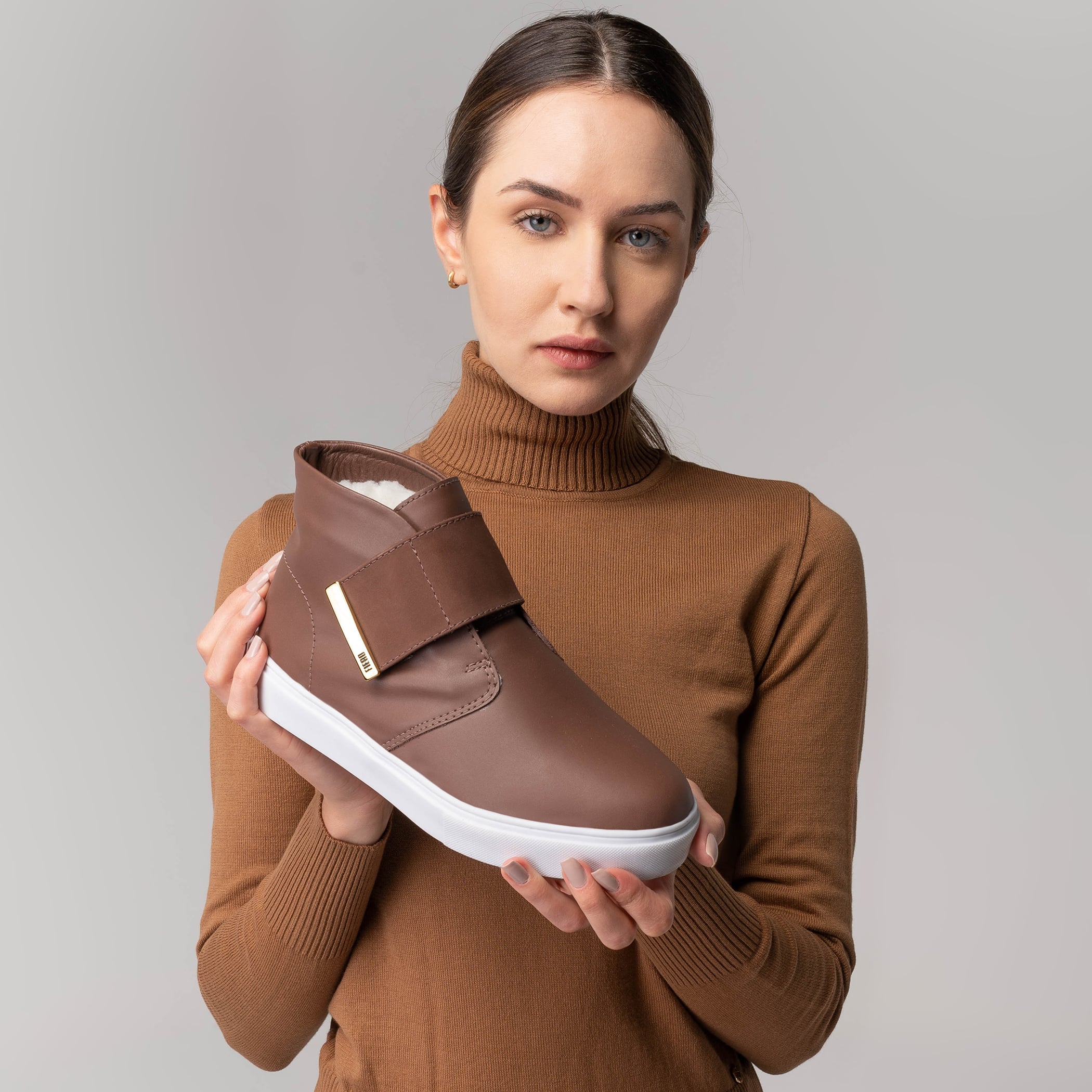 Bota feminina The Box Belt Sneaker forrada em lã Ref.:22907
