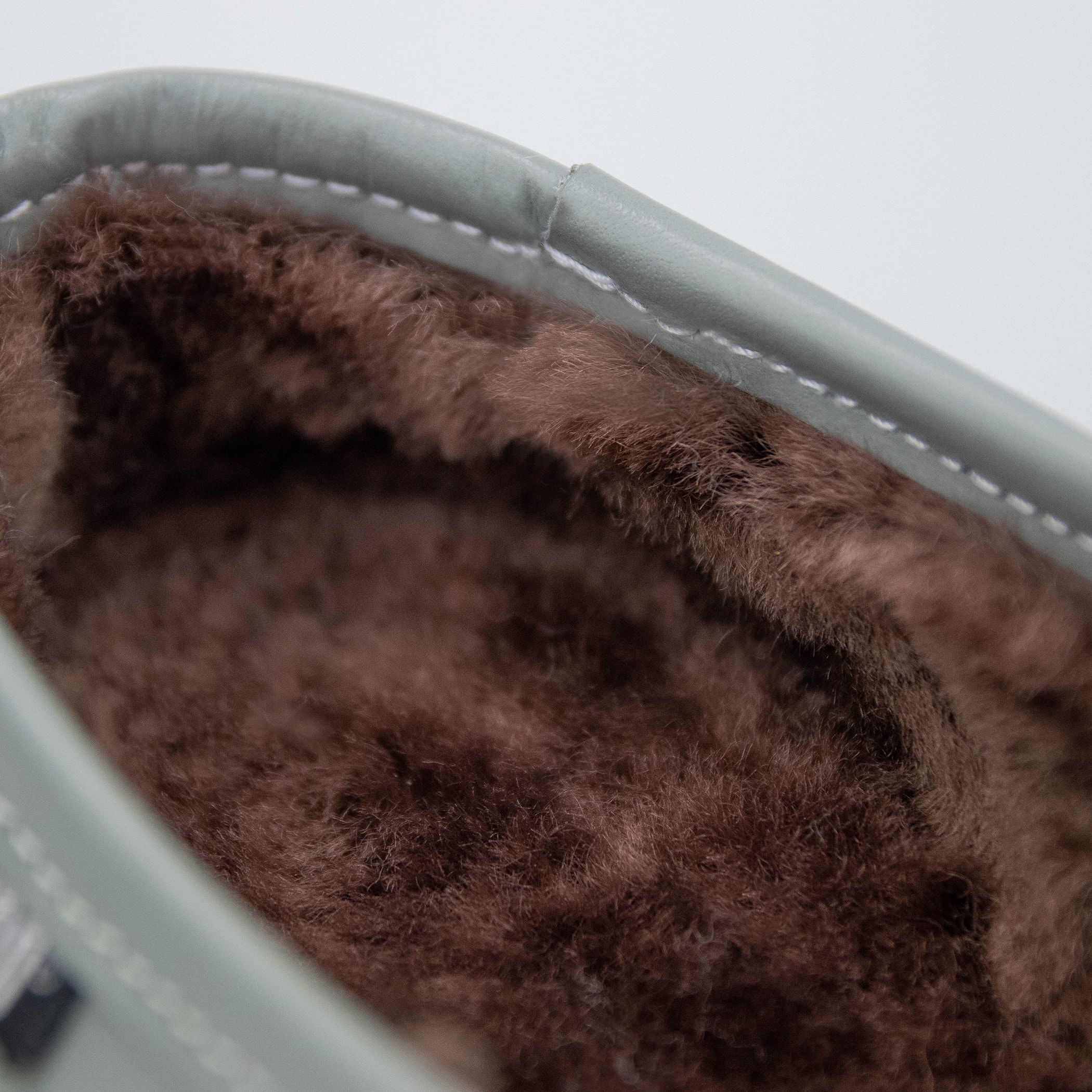 Pantufa The Box Essential forrada em lã natural de carneiro Ref.:22914