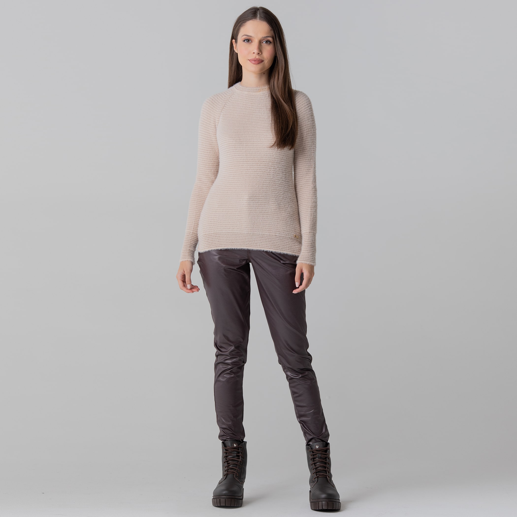 Suéter feminino em tricô peluciado confort Bergen gola redonda