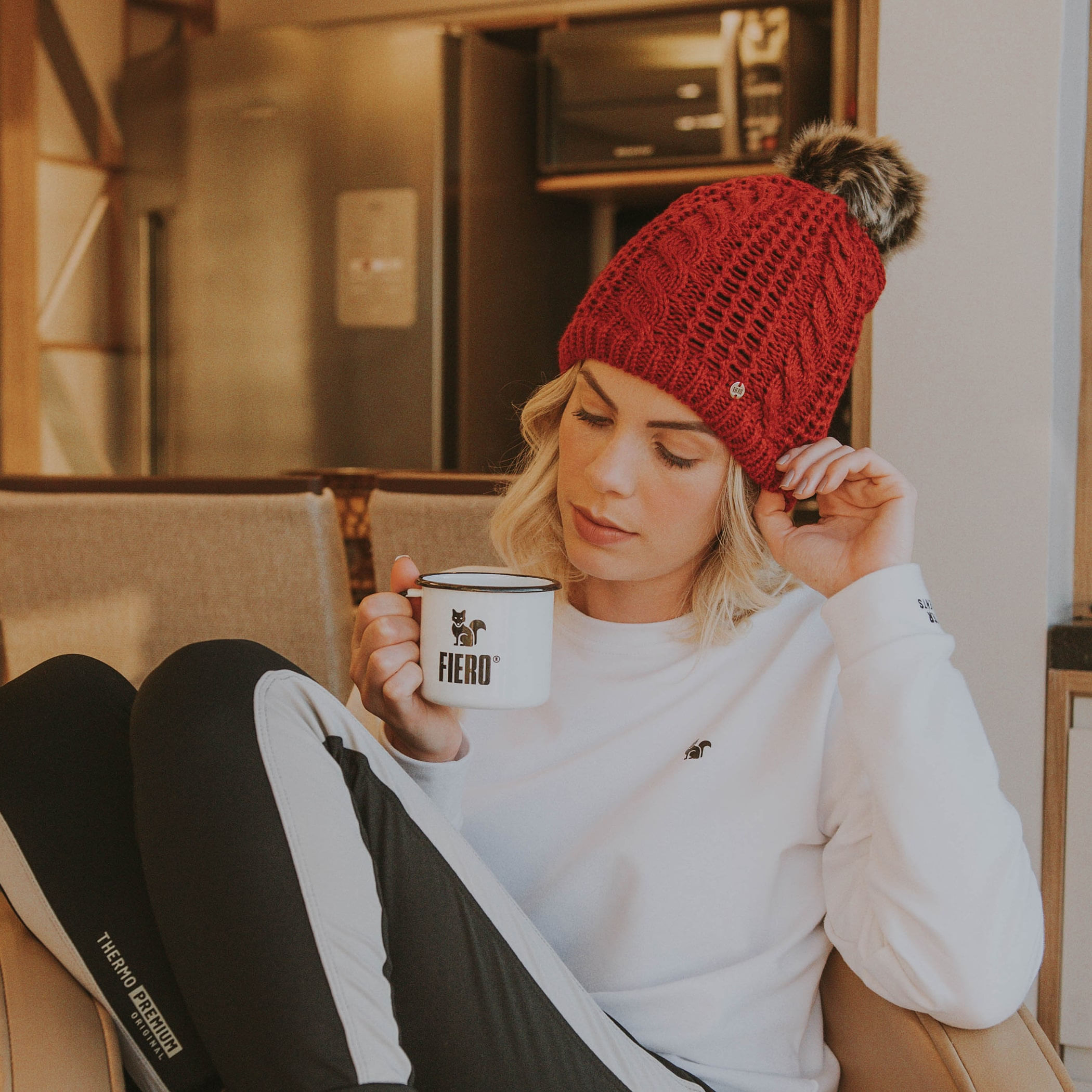 Gorro Feminino Pompom Copenhague forrado em lã