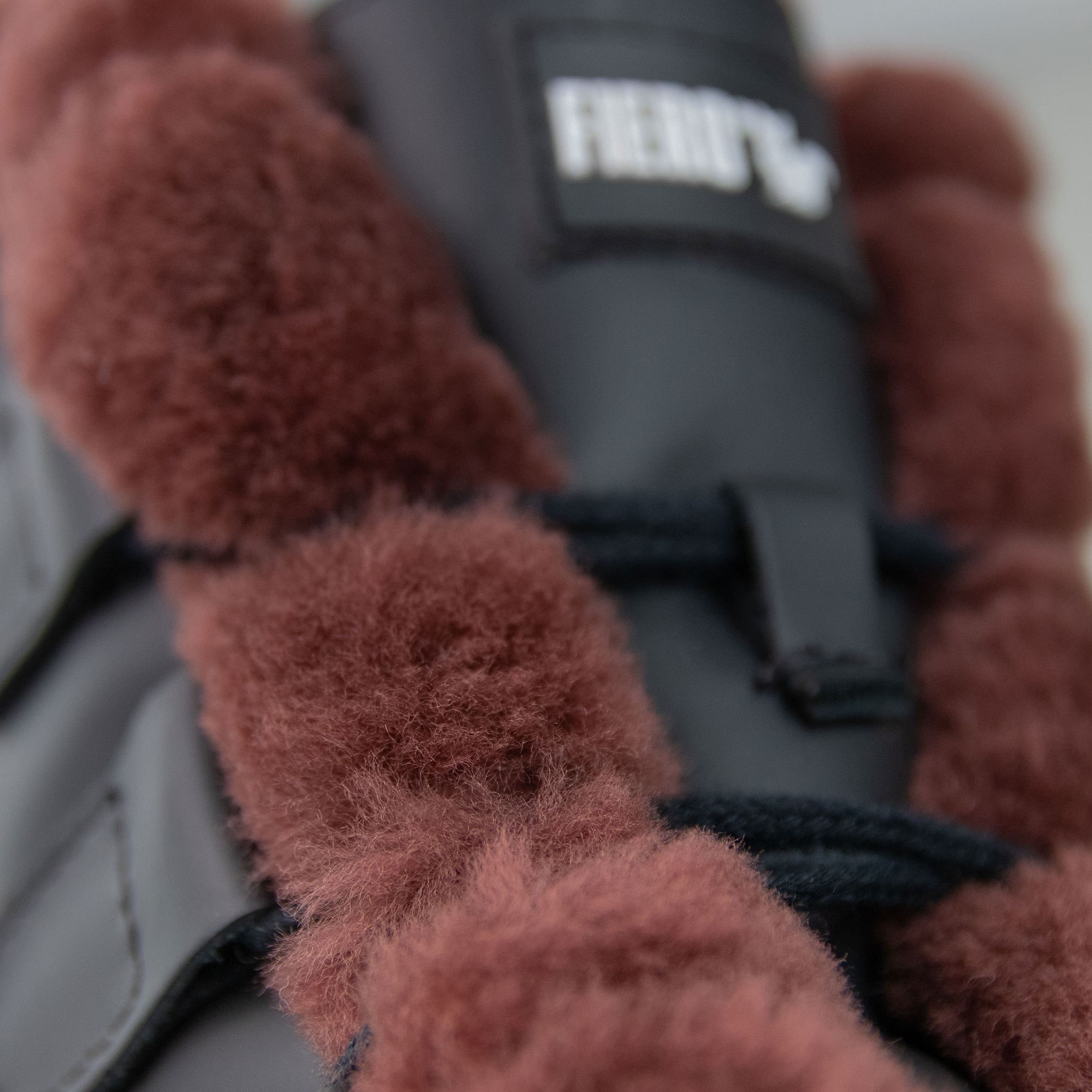 Bota feminina rasteira forrada em lã natural de carneiro Kenora Ref.:23658