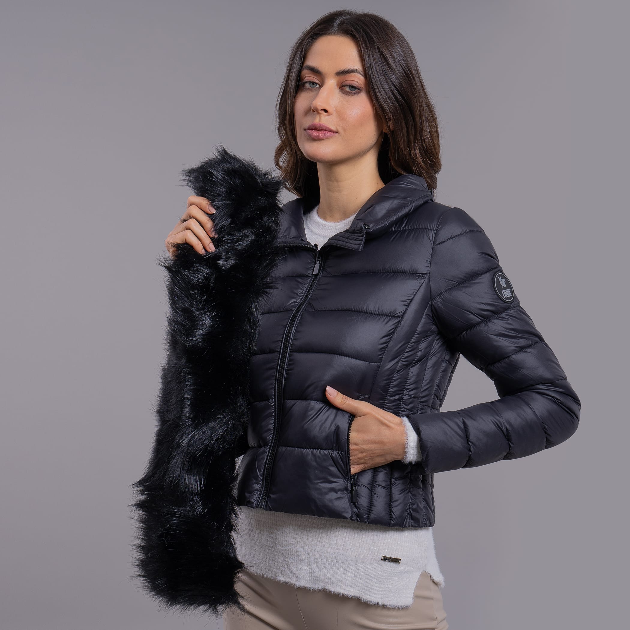 Casaco feminino puffer Tech Alpine Cairngorms com gola de pelos removíveis