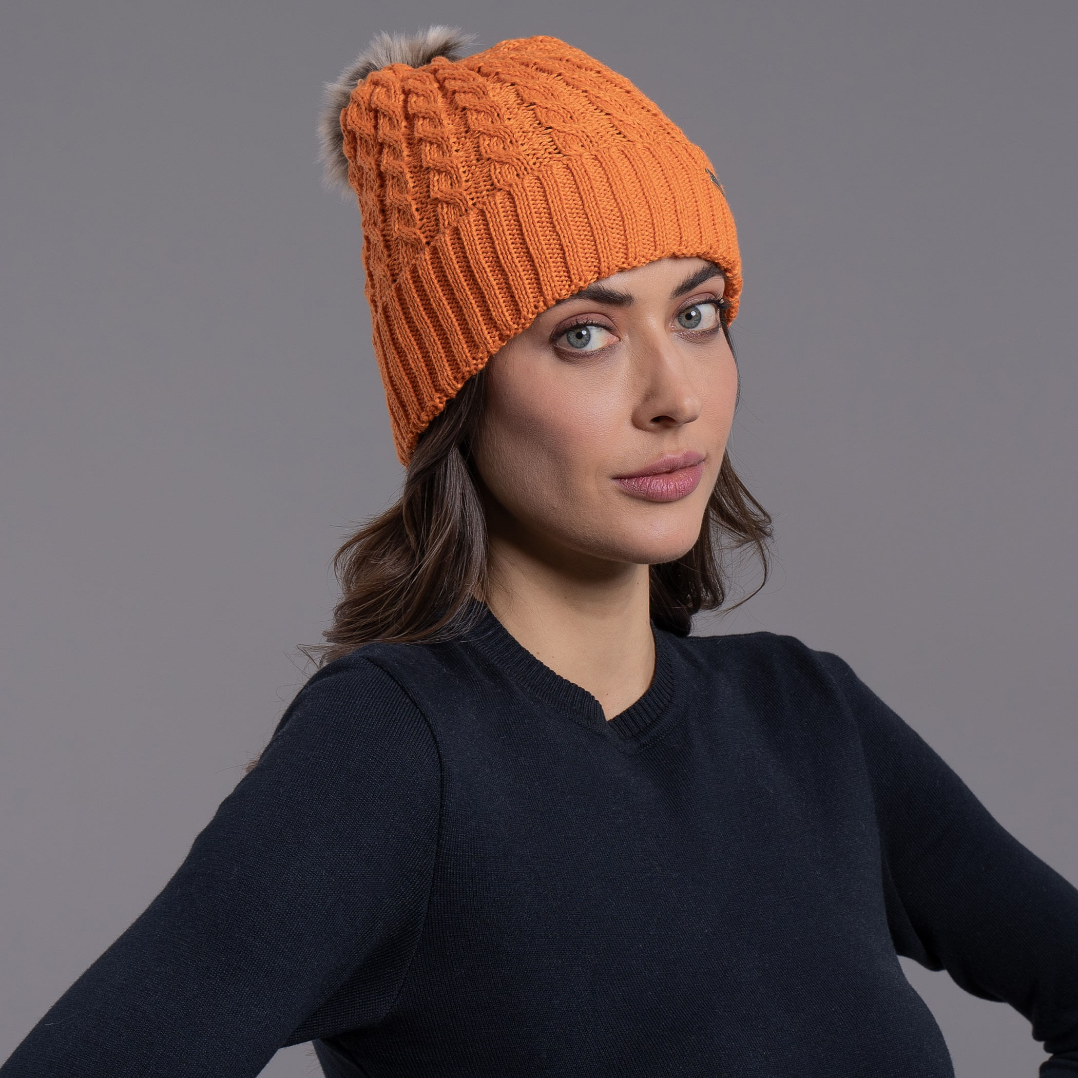 Gorro em tricô Vielas com pompom
