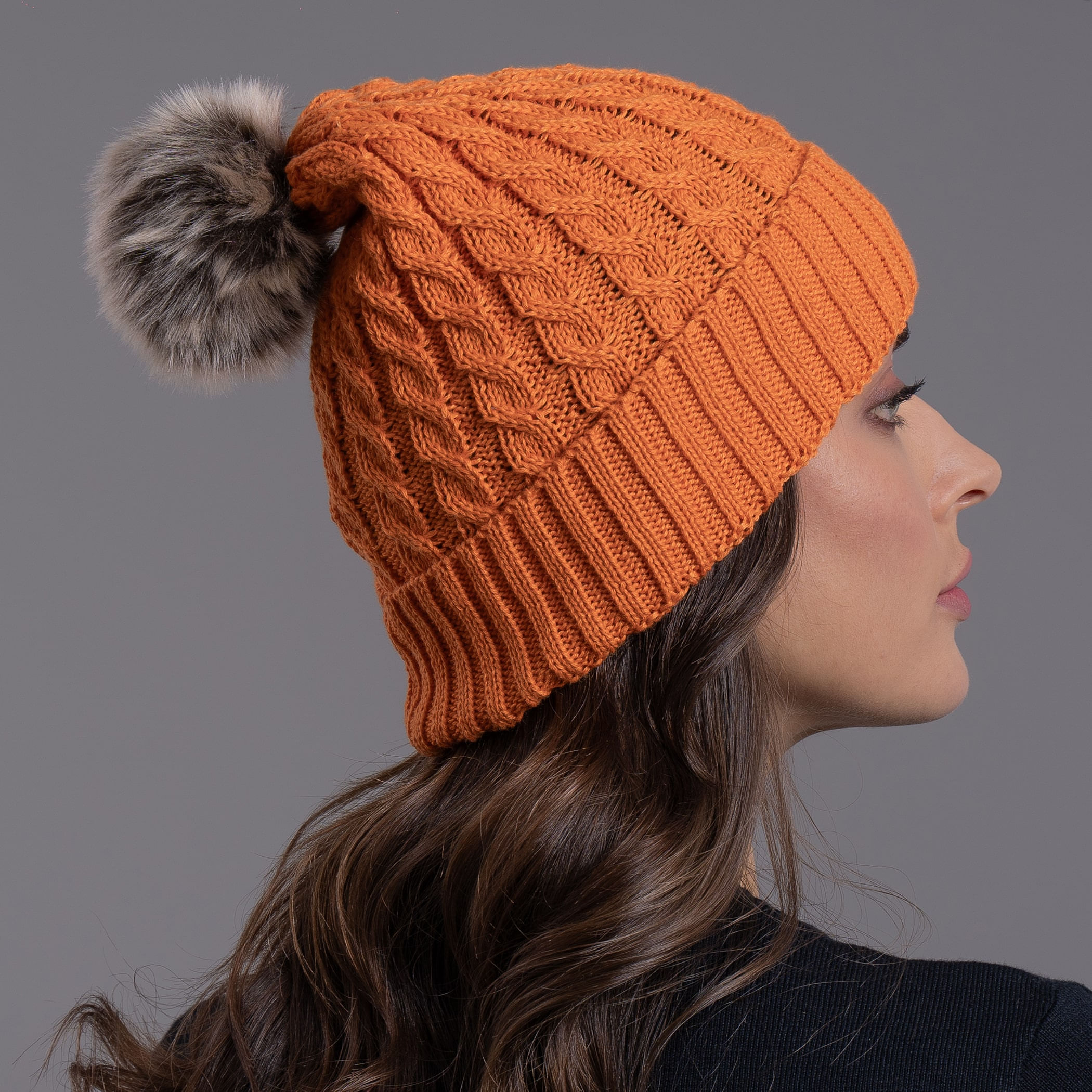 Gorro em tricô Vielas com pompom