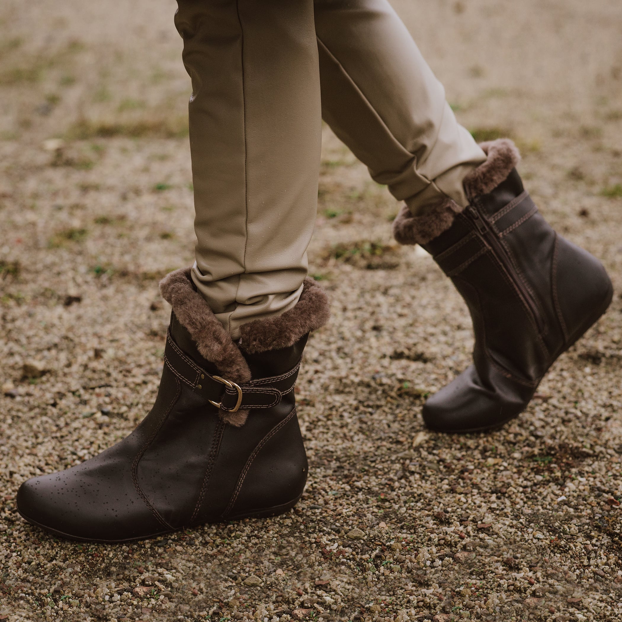 Bota feminina rasteira forrada em lã natural New Vancouver Ref.:23652