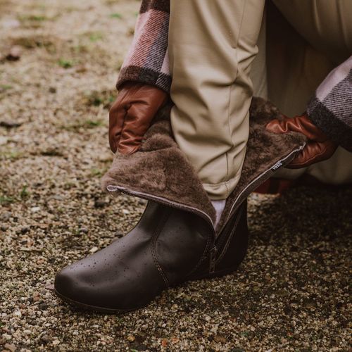 Bota feminina rasteira forrada em lã natural New Vancouver Ref.:23652