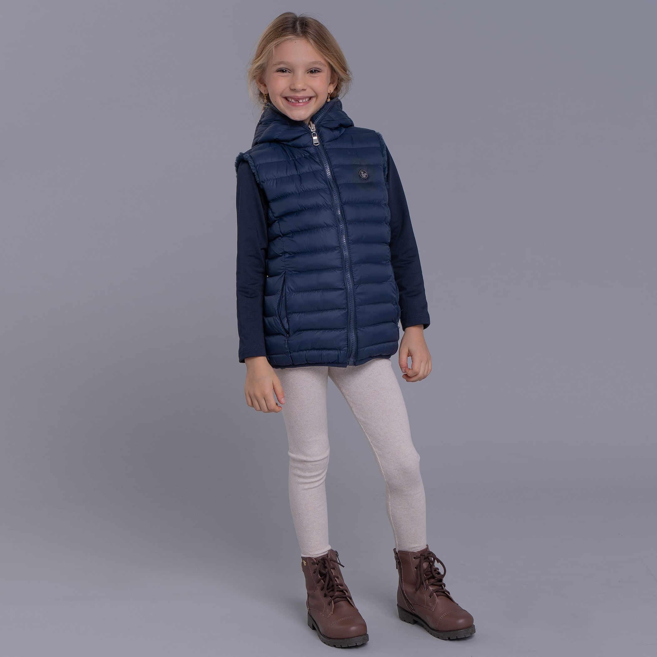 Colete infantil puffer Nagano reversível forrado com capuz