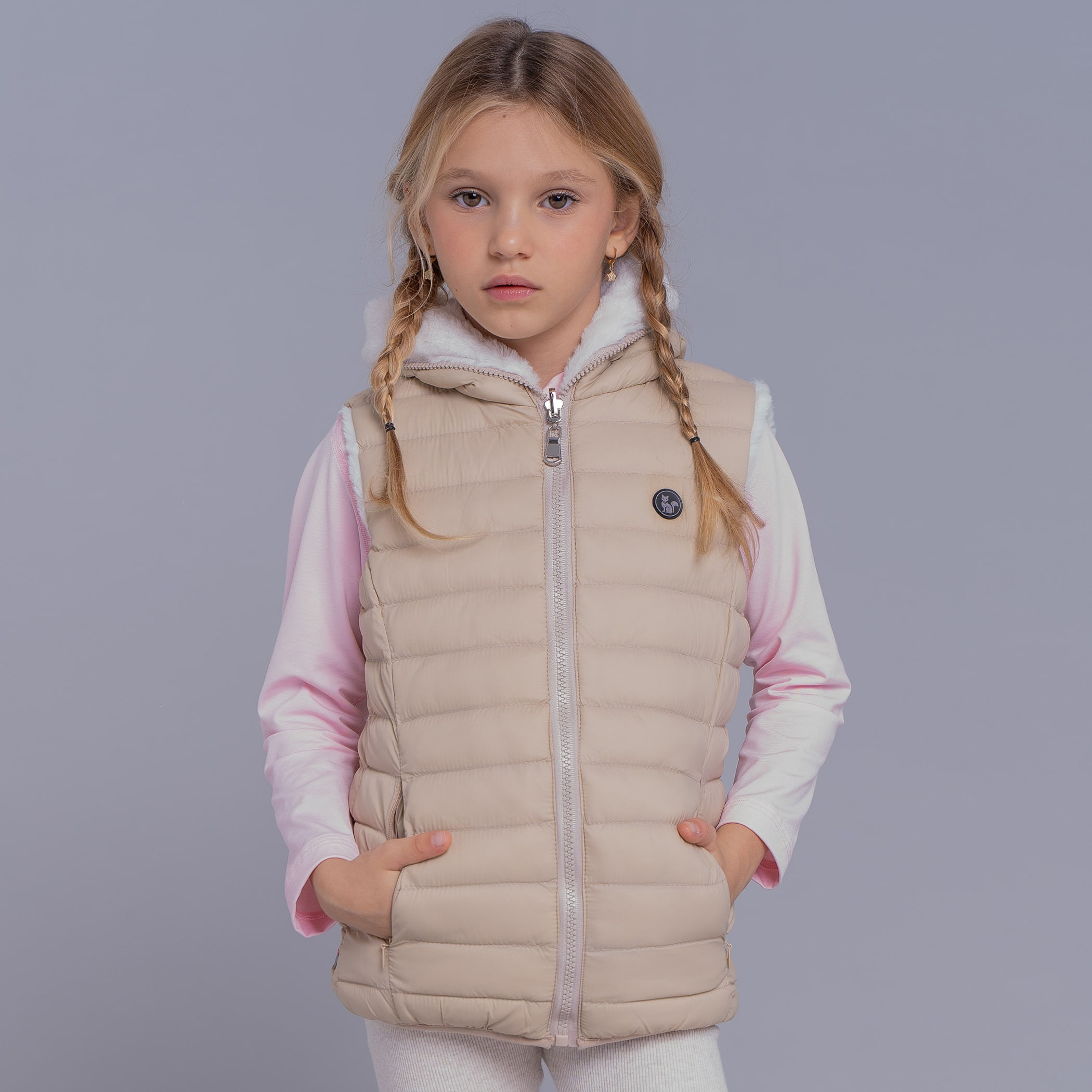 Colete infantil puffer Nagano reversível forrado com capuz