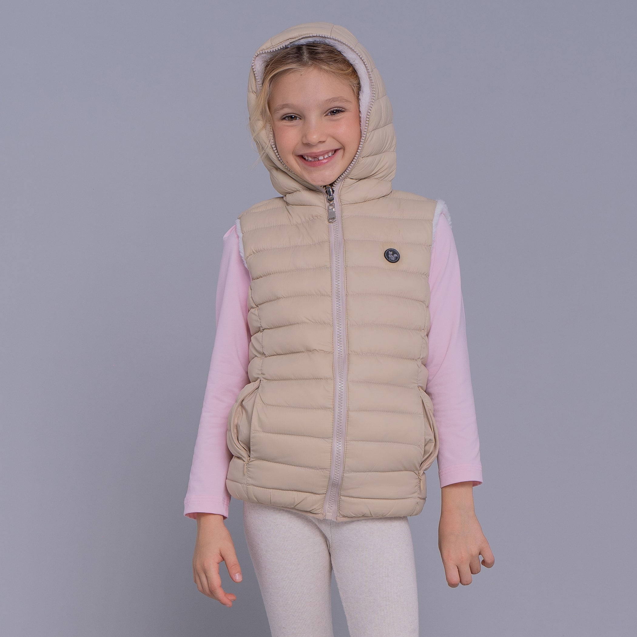 Colete infantil puffer Nagano reversível forrado com capuz