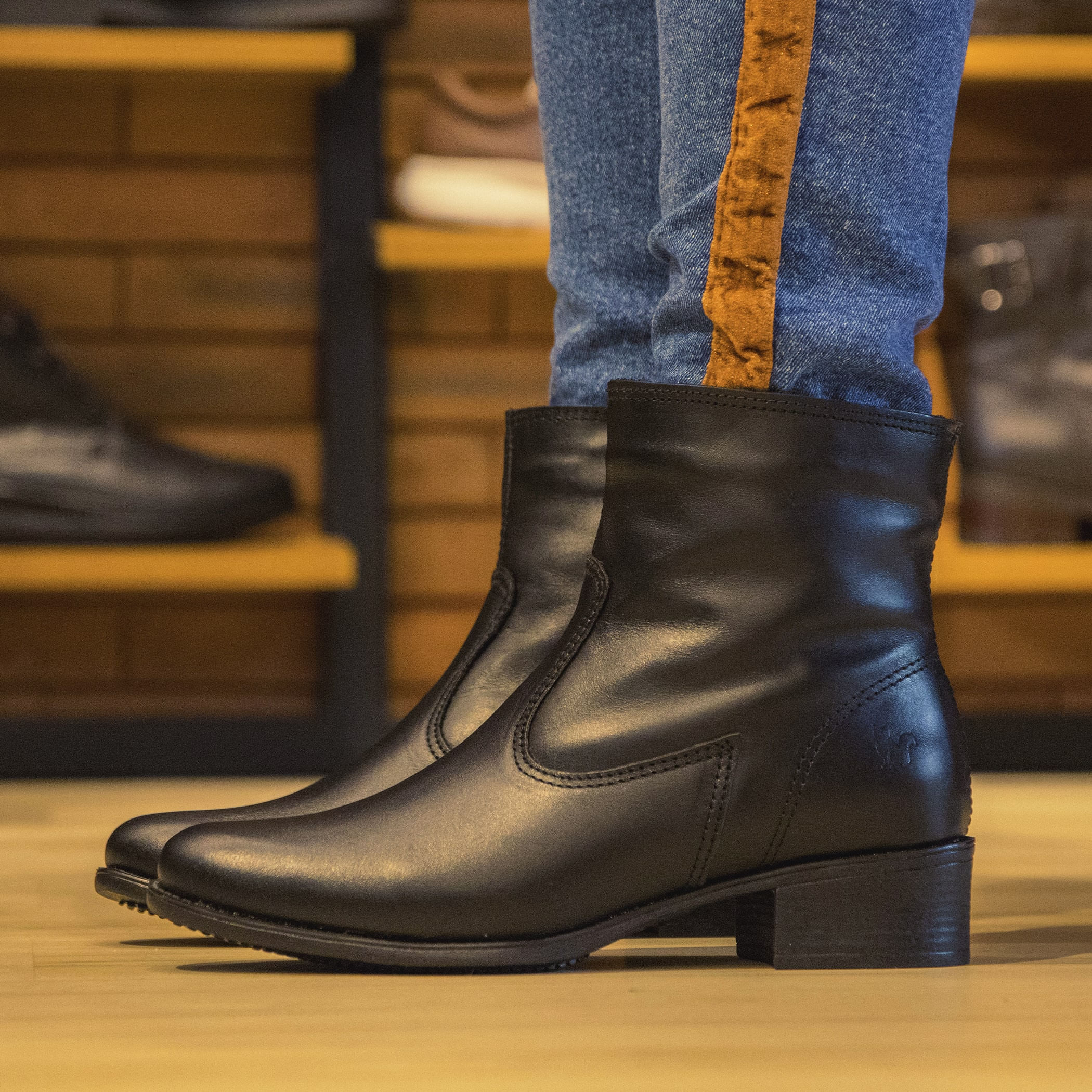 Bota Feminina Montaria All Day forrada em Lã natural de carneiro Ref.:803