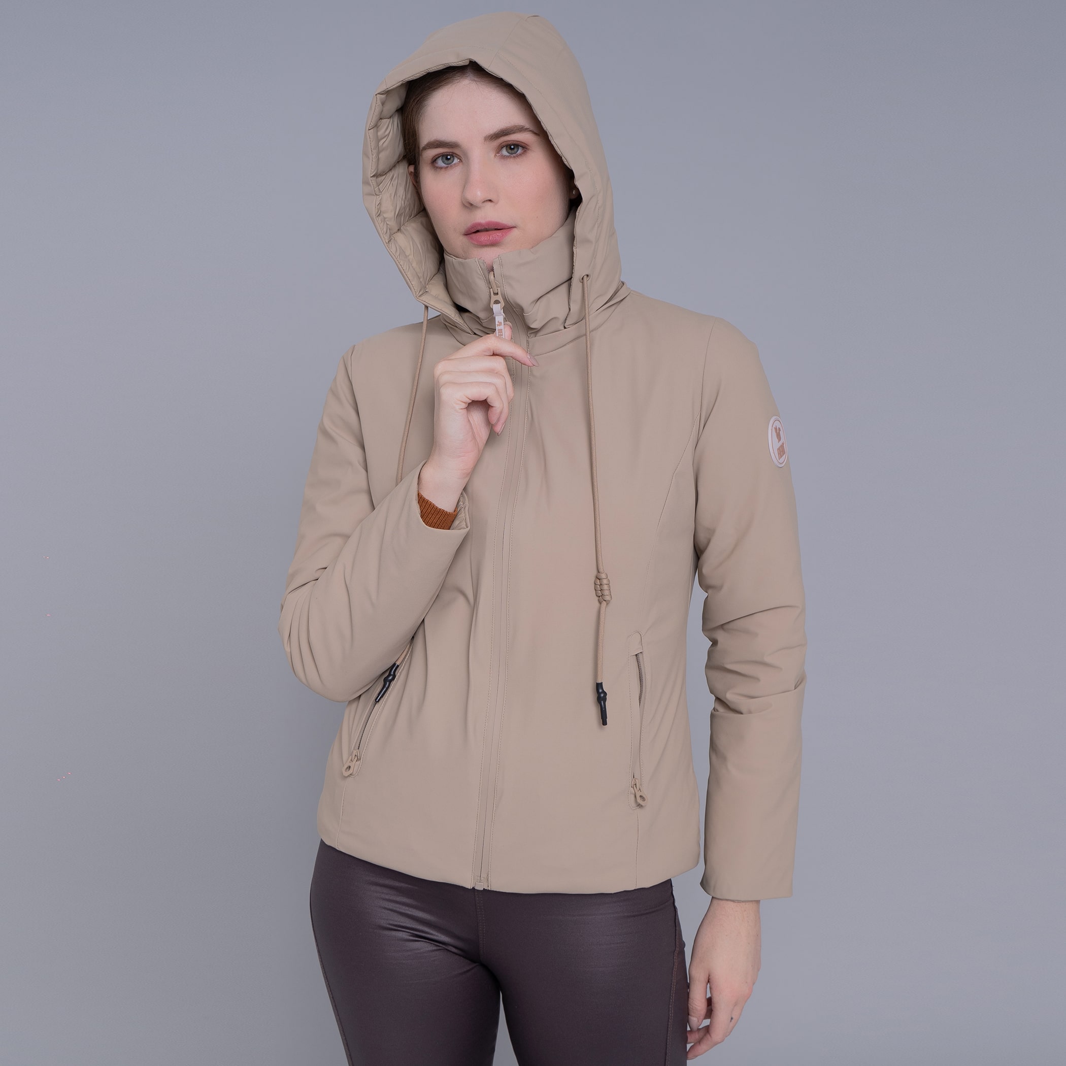 Jaqueta Feminina reversível Soft Alpine Wasi capuz removível
