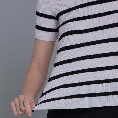Blusa feminina manga curta gola alta de tricô canelado La Merced
