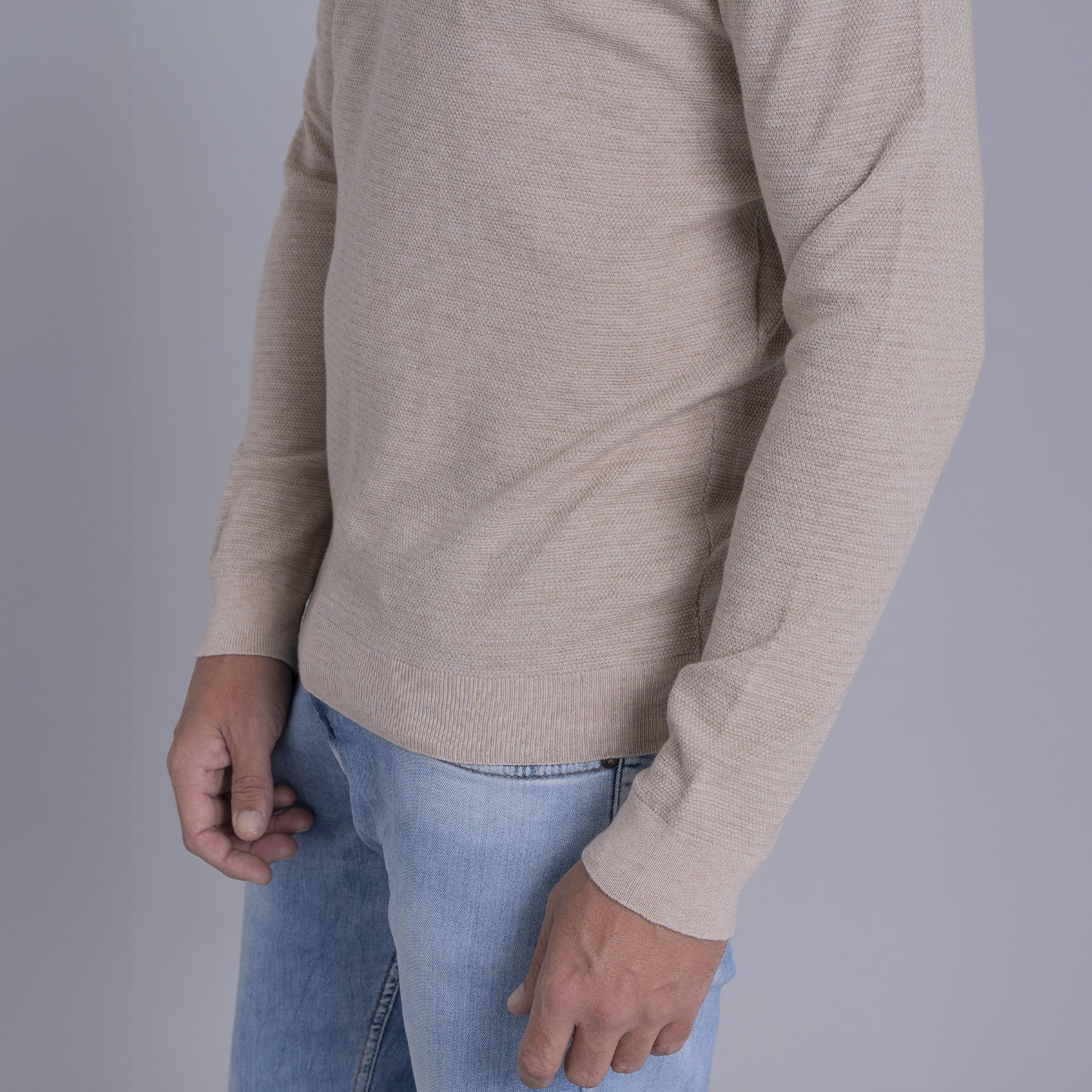 Suéter masculino em tricô listrado Anka com gola redonda