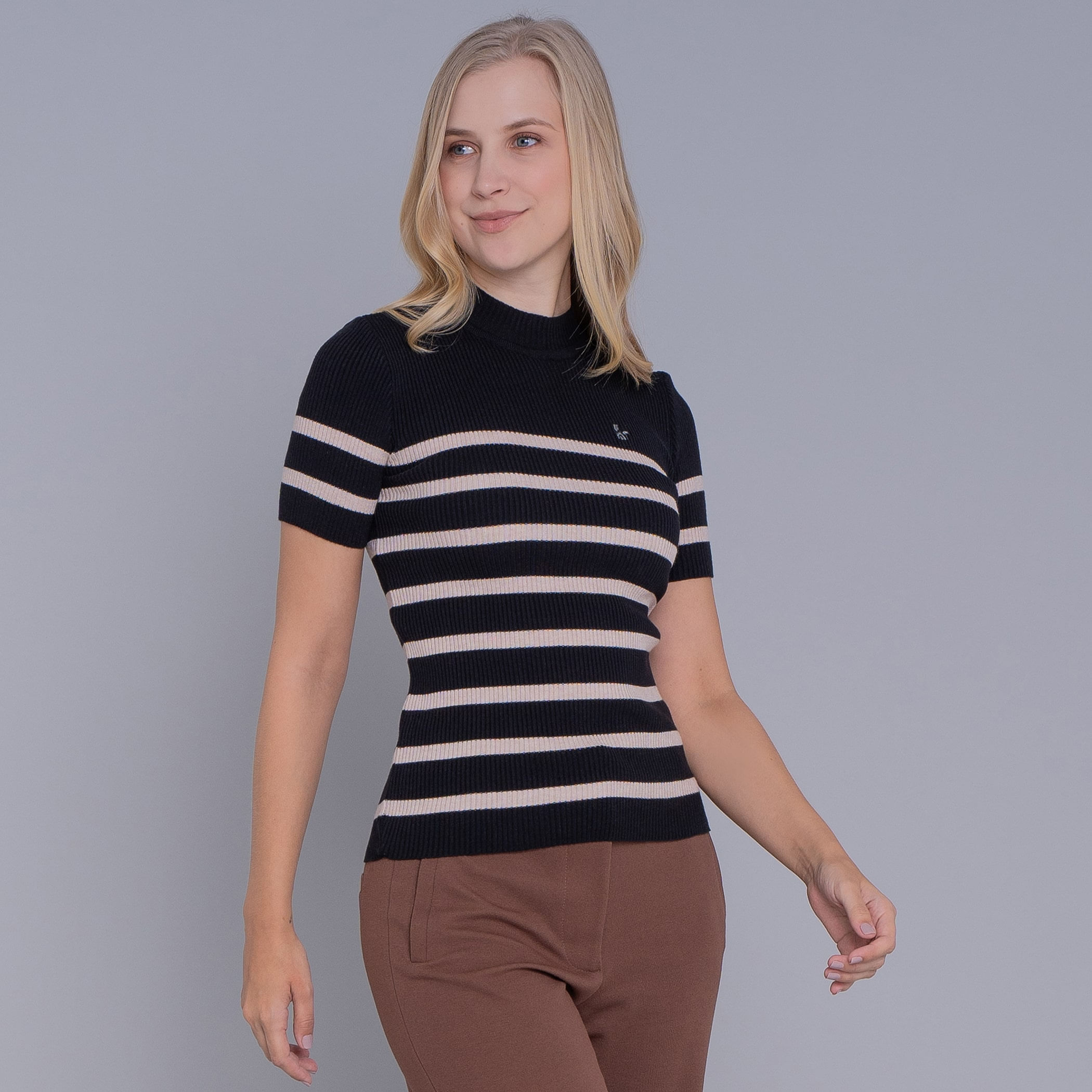 Blusa feminina manga curta gola alta de tricô canelado La Merced