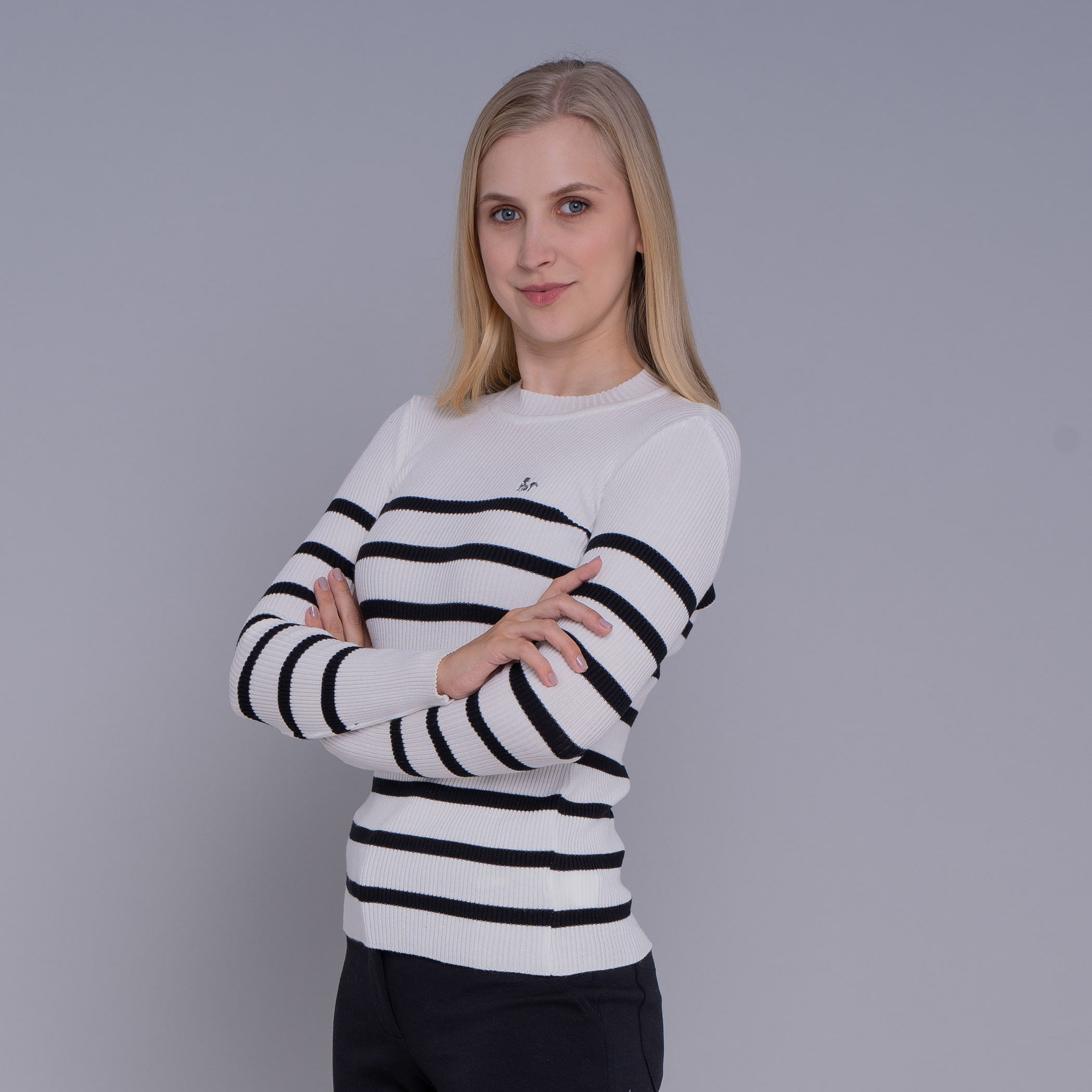 Blusa feminina manga longa gola alta de tricô canelado La Merced