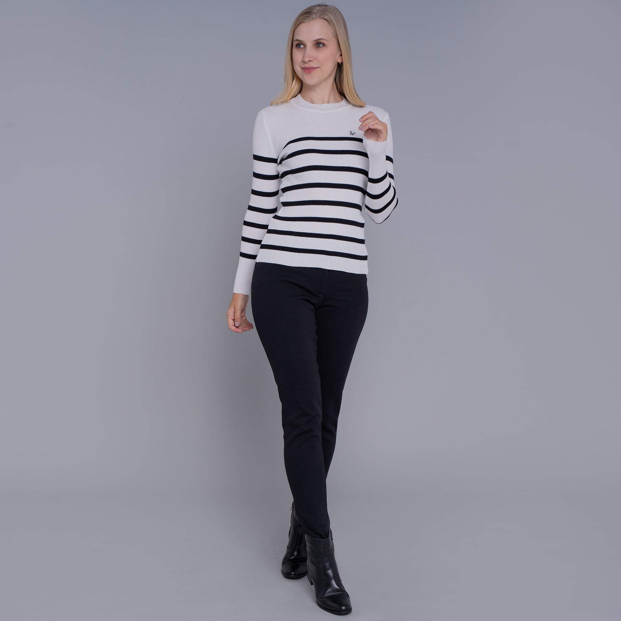 Blusa feminina manga longa gola alta de tricô canelado La Merced