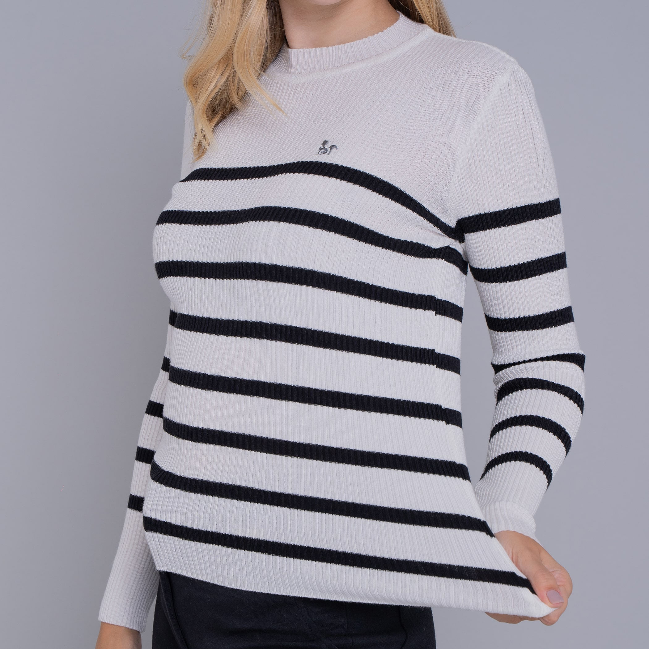 Blusa feminina manga longa gola alta de tricô canelado La Merced