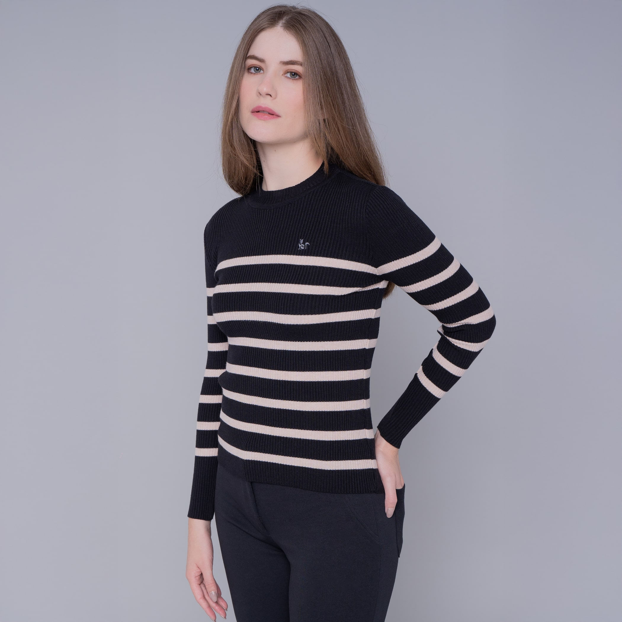 Blusa feminina manga longa gola alta de tricô canelado La Merced