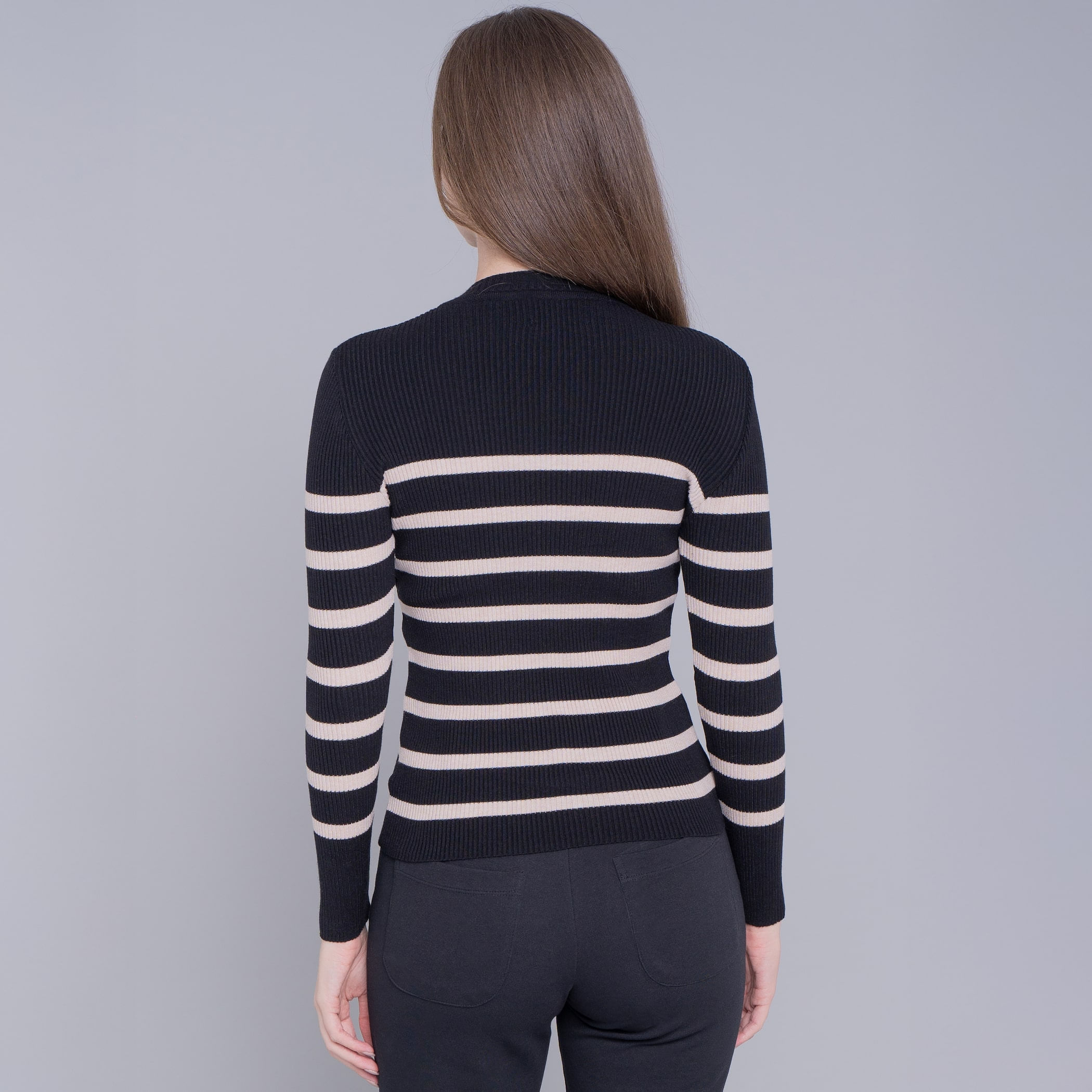Blusa feminina manga longa gola alta de tricô canelado La Merced