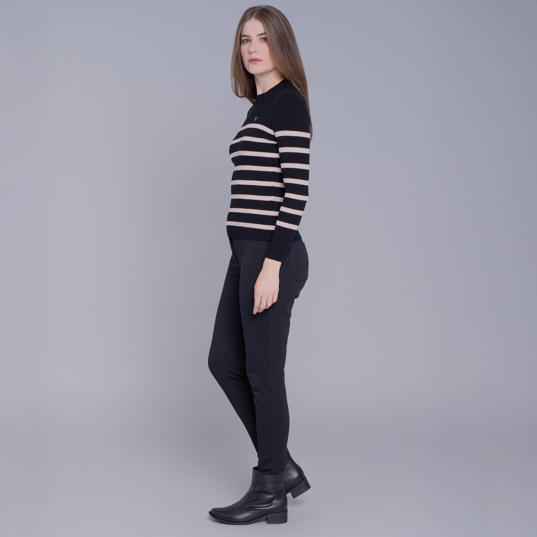 Blusa feminina manga longa gola alta de tricô canelado La Merced