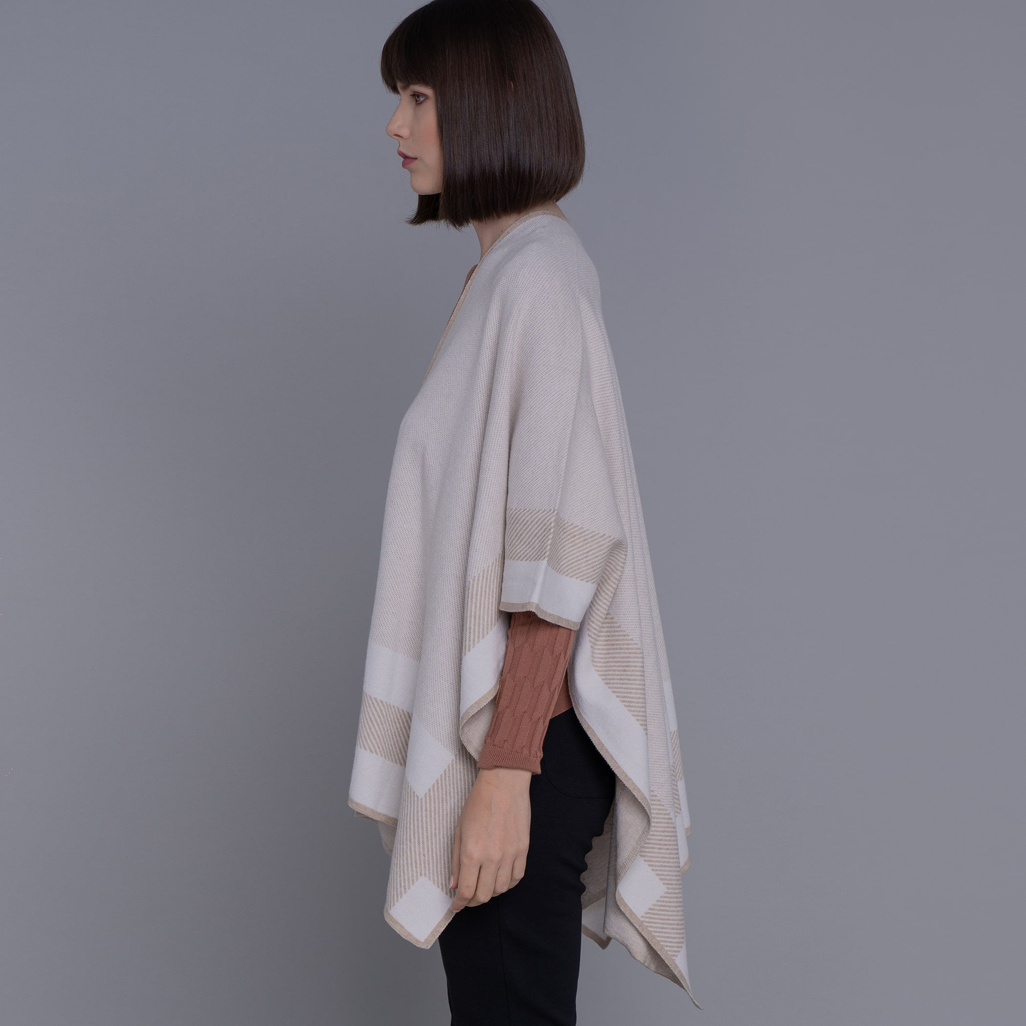 Poncho feminino de tricô premium Arawi para o inverno e frio