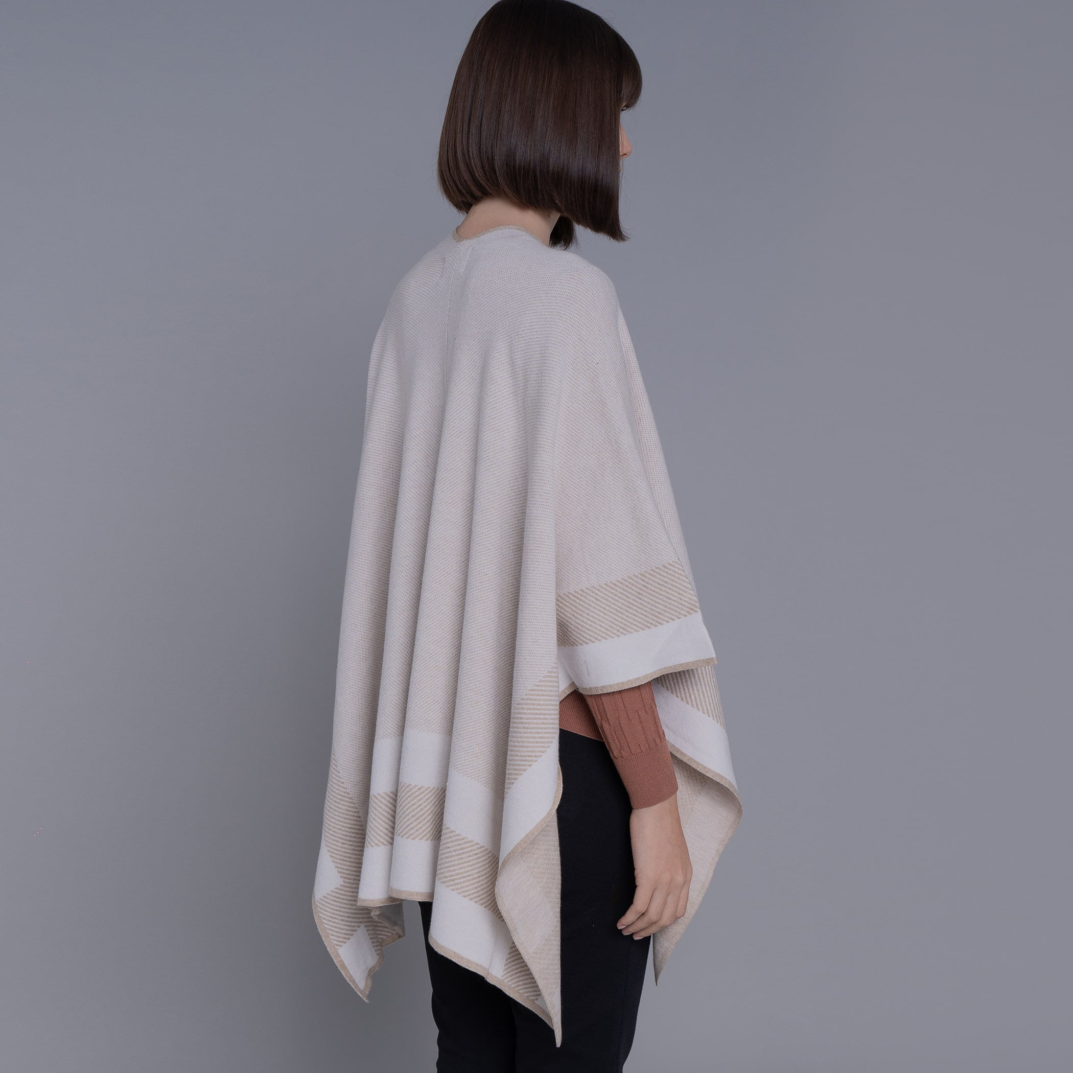 Poncho feminino de tricô premium Arawi para o inverno e frio