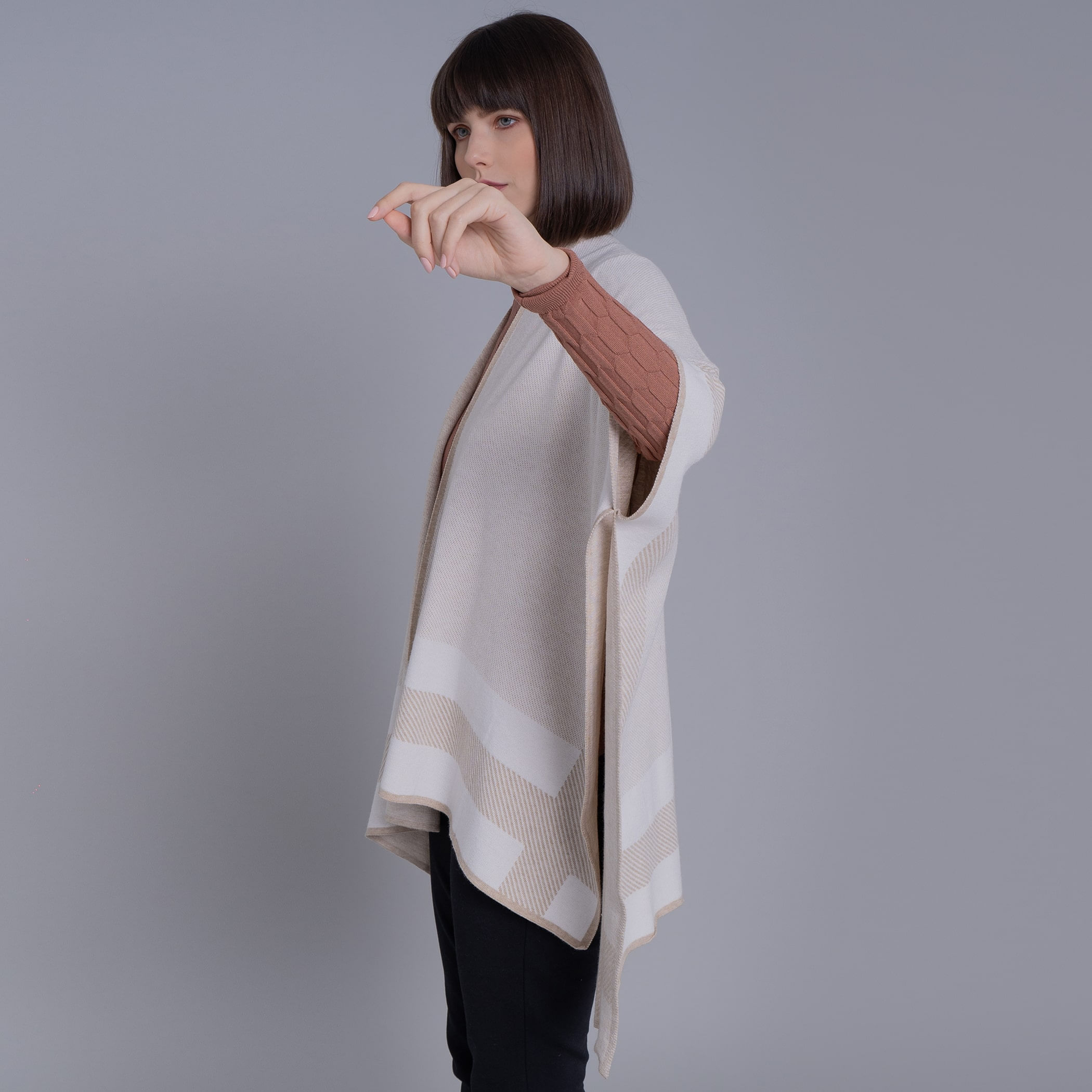 Poncho feminino de tricô premium Arawi para o inverno e frio