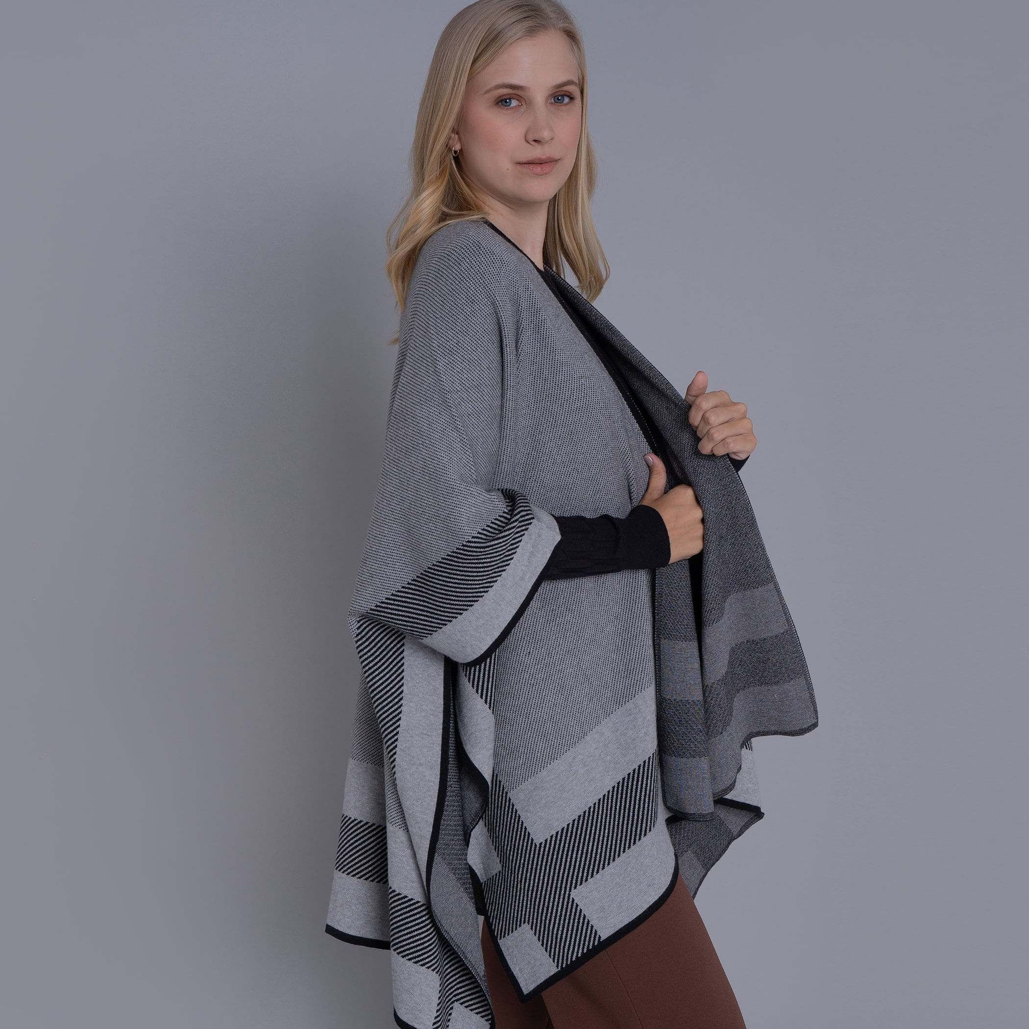 Poncho feminino de tricô premium Arawi para o inverno e frio