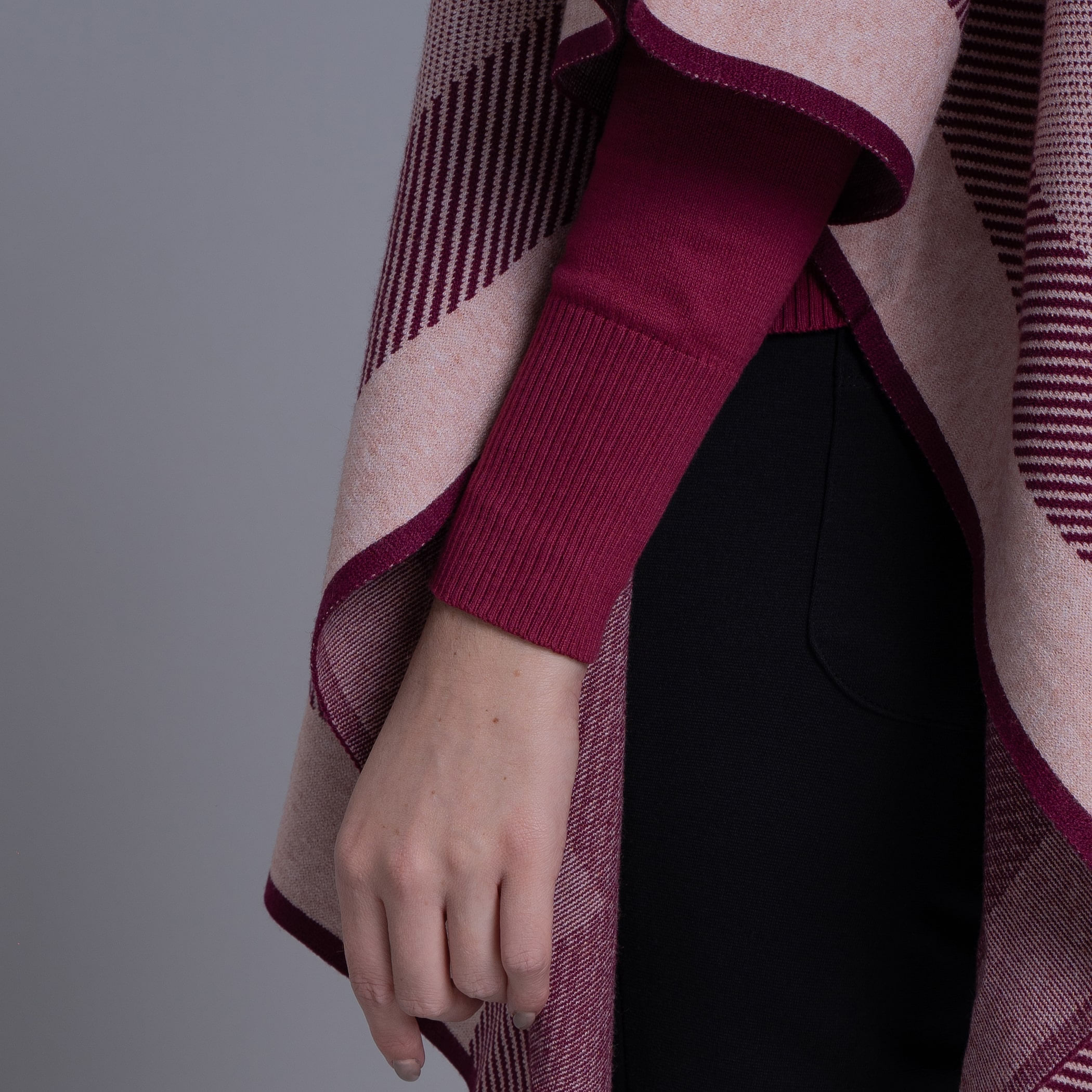 Poncho feminino de tricô premium Arawi para o inverno e frio