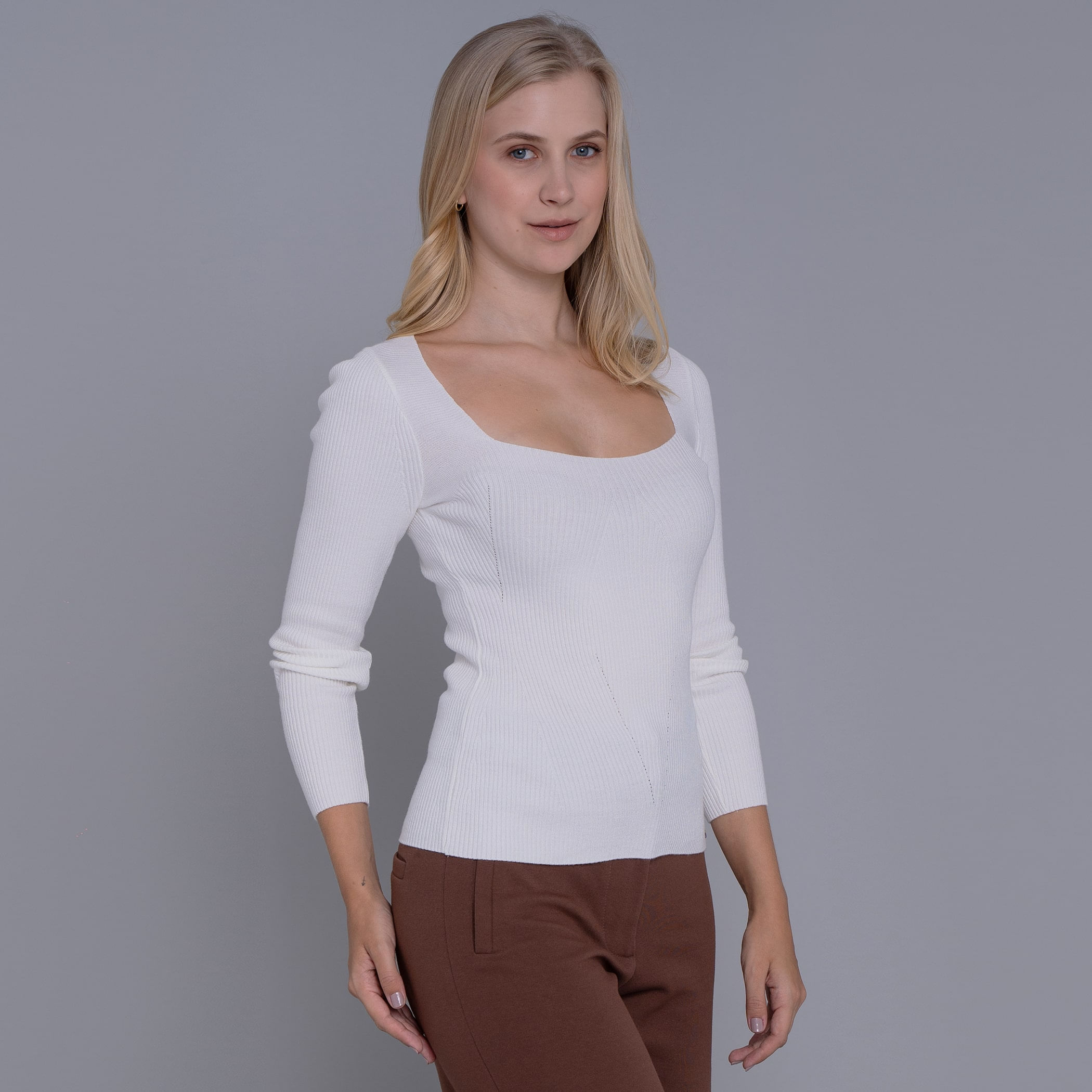 Blusa de tricot feminina canelada decote quadrado Maimará