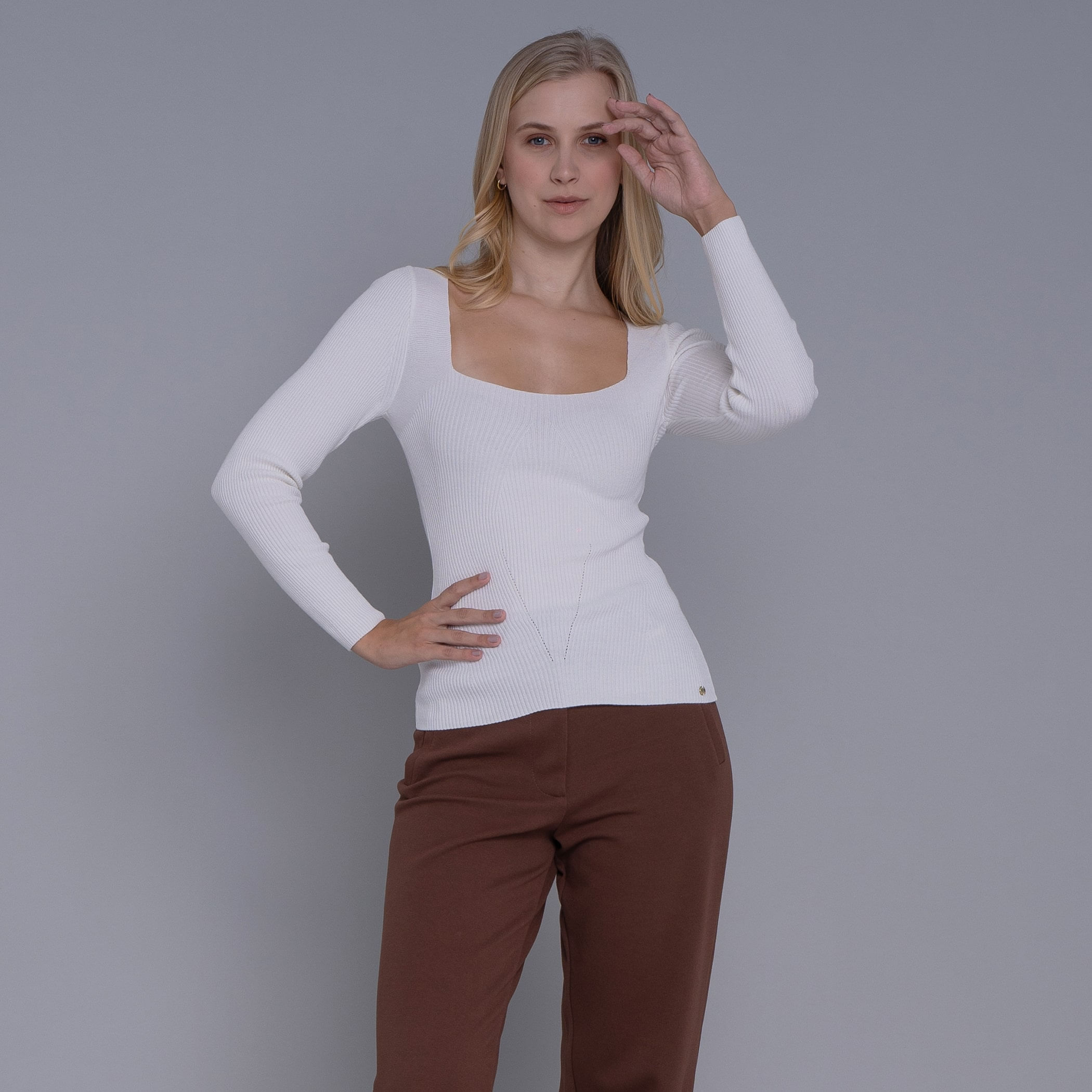 Blusa de tricot feminina canelada decote quadrado Maimará