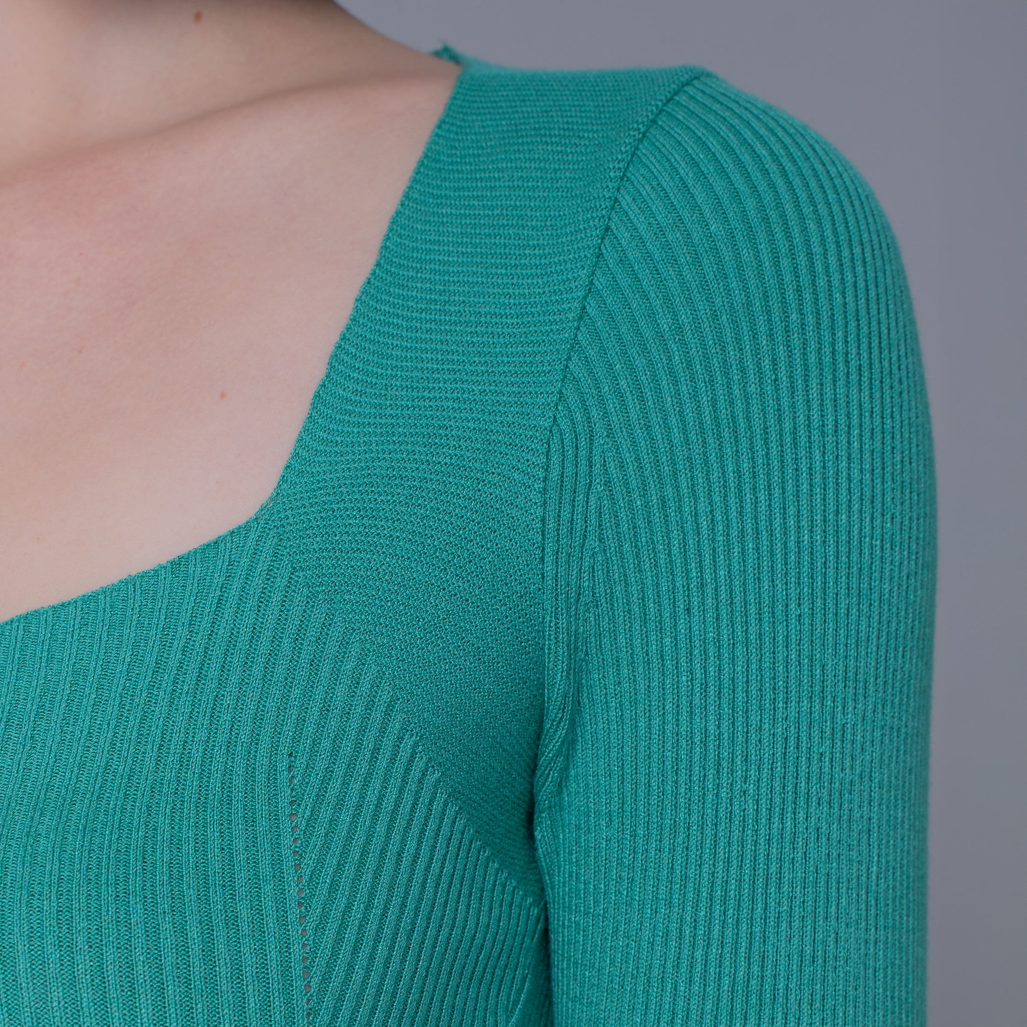 Blusa de tricot feminina canelada decote quadrado Maimará