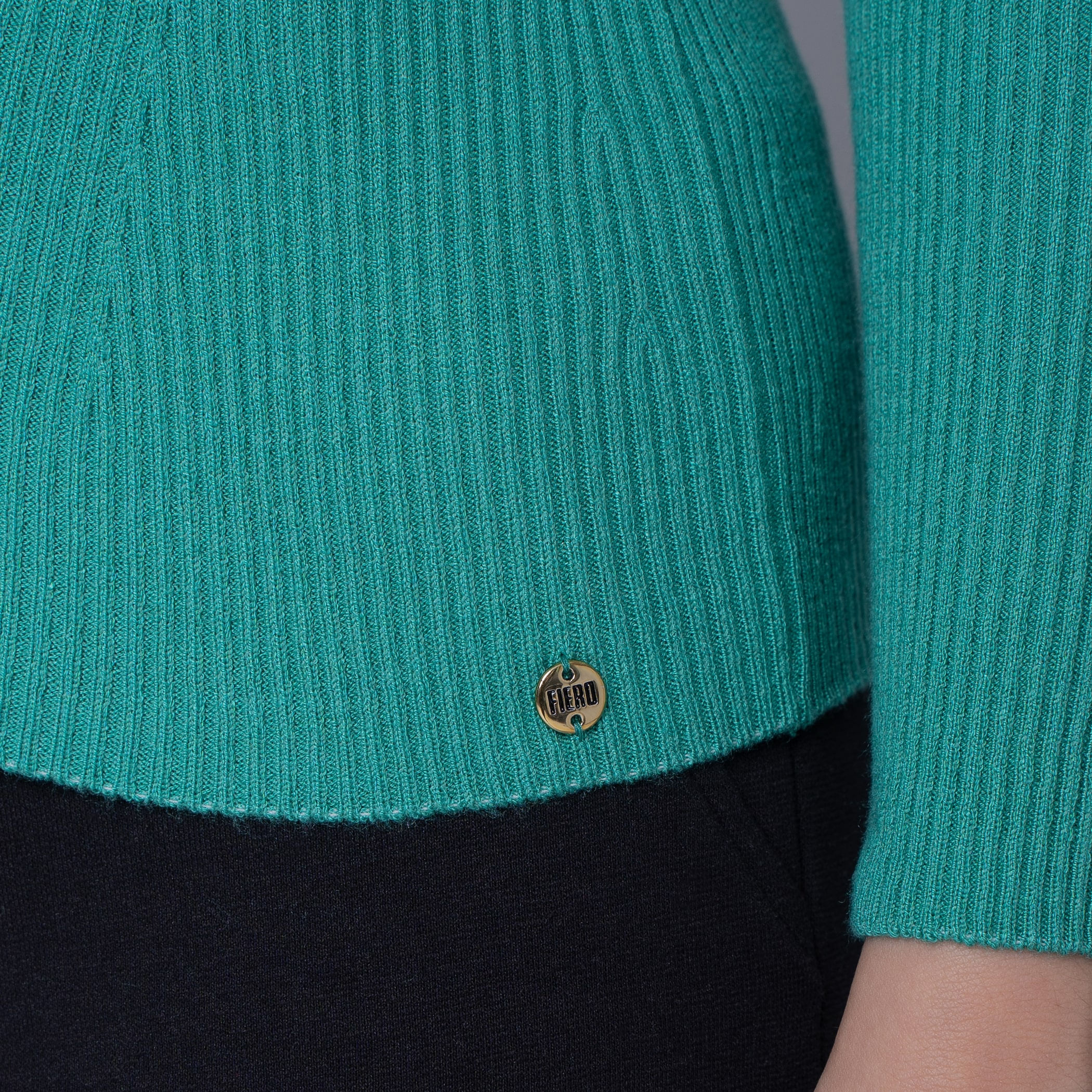 Blusa de tricot feminina canelada decote quadrado Maimará