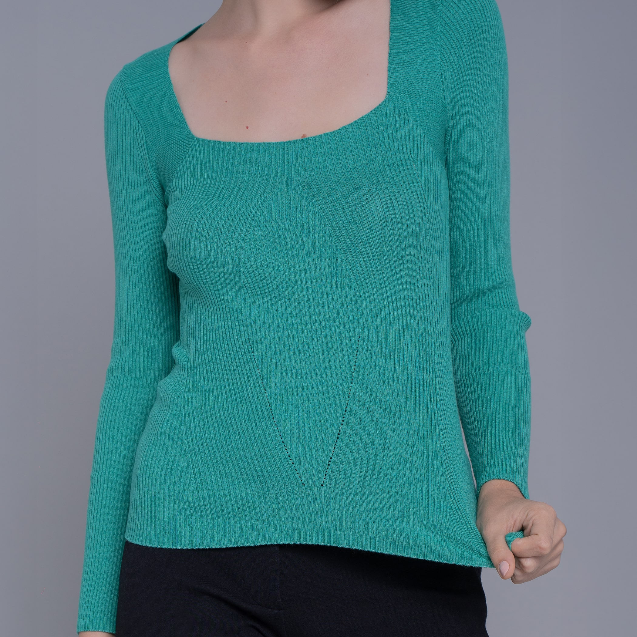 Blusa de tricot feminina canelada decote quadrado Maimará