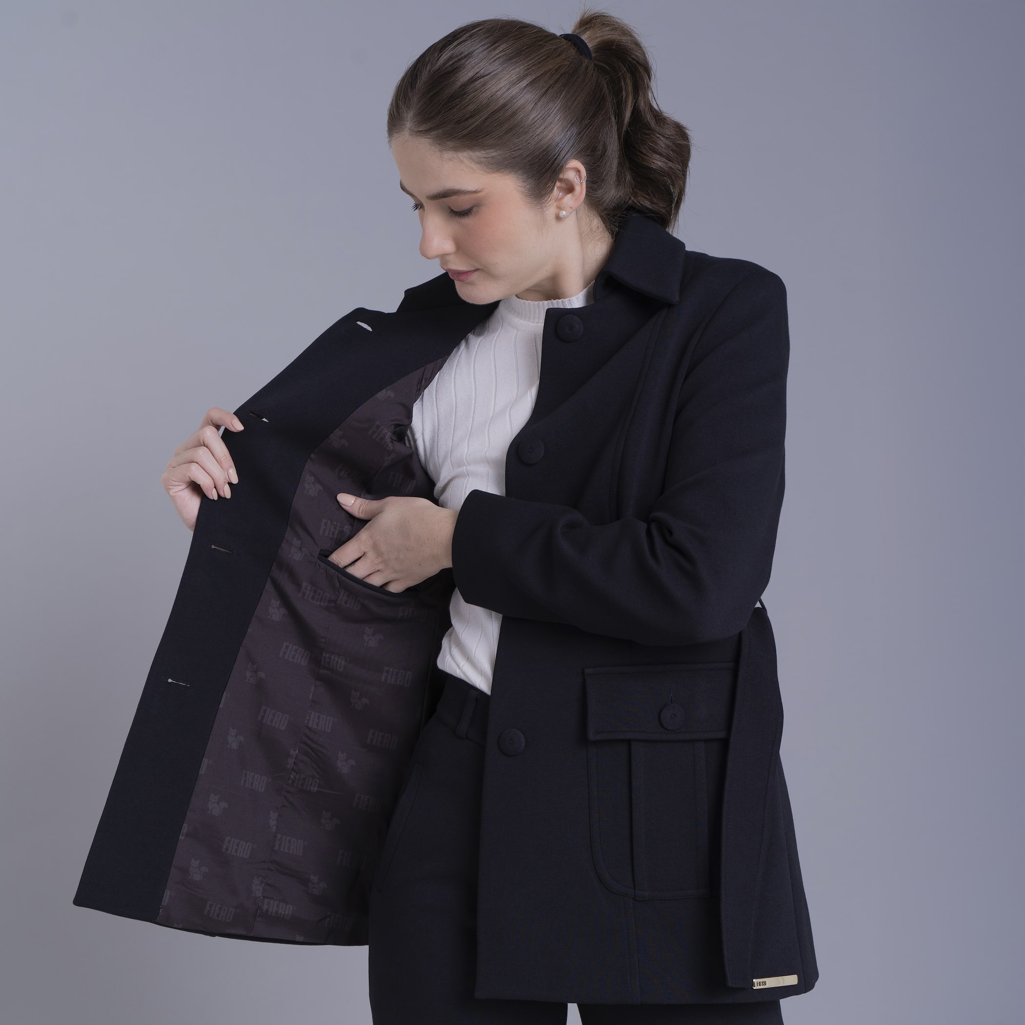 Casaco feminino com cinto Amauta de malha algodão premium