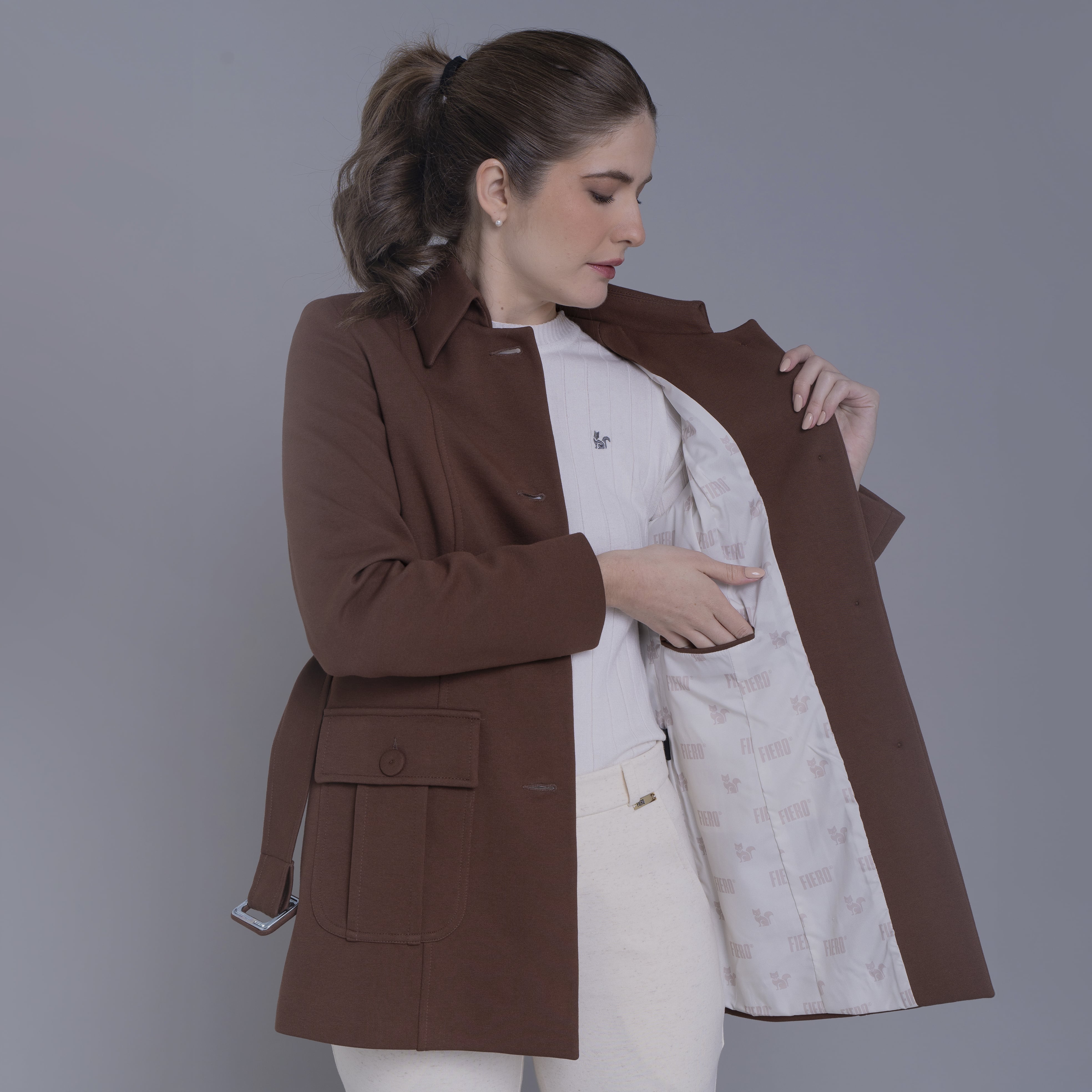 Casaco feminino com cinto Amauta de malha algodão premium