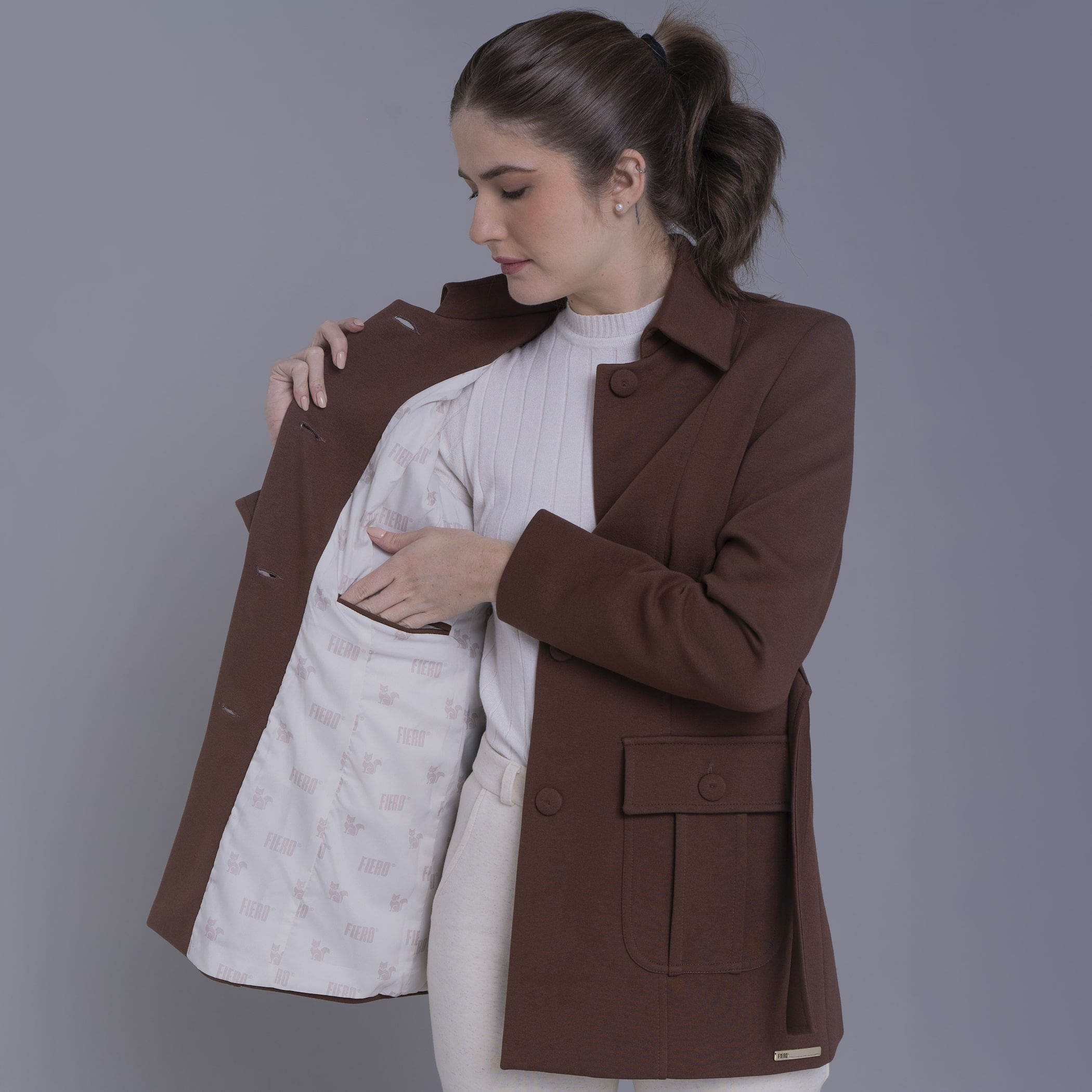 Casaco feminino com cinto Amauta de malha algodão premium