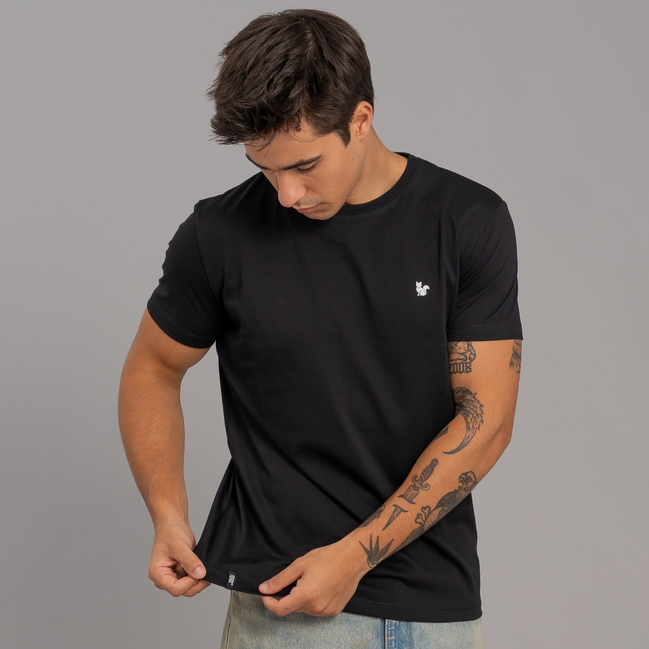 Camiseta Masculina Slim Fit Basic Manga curta